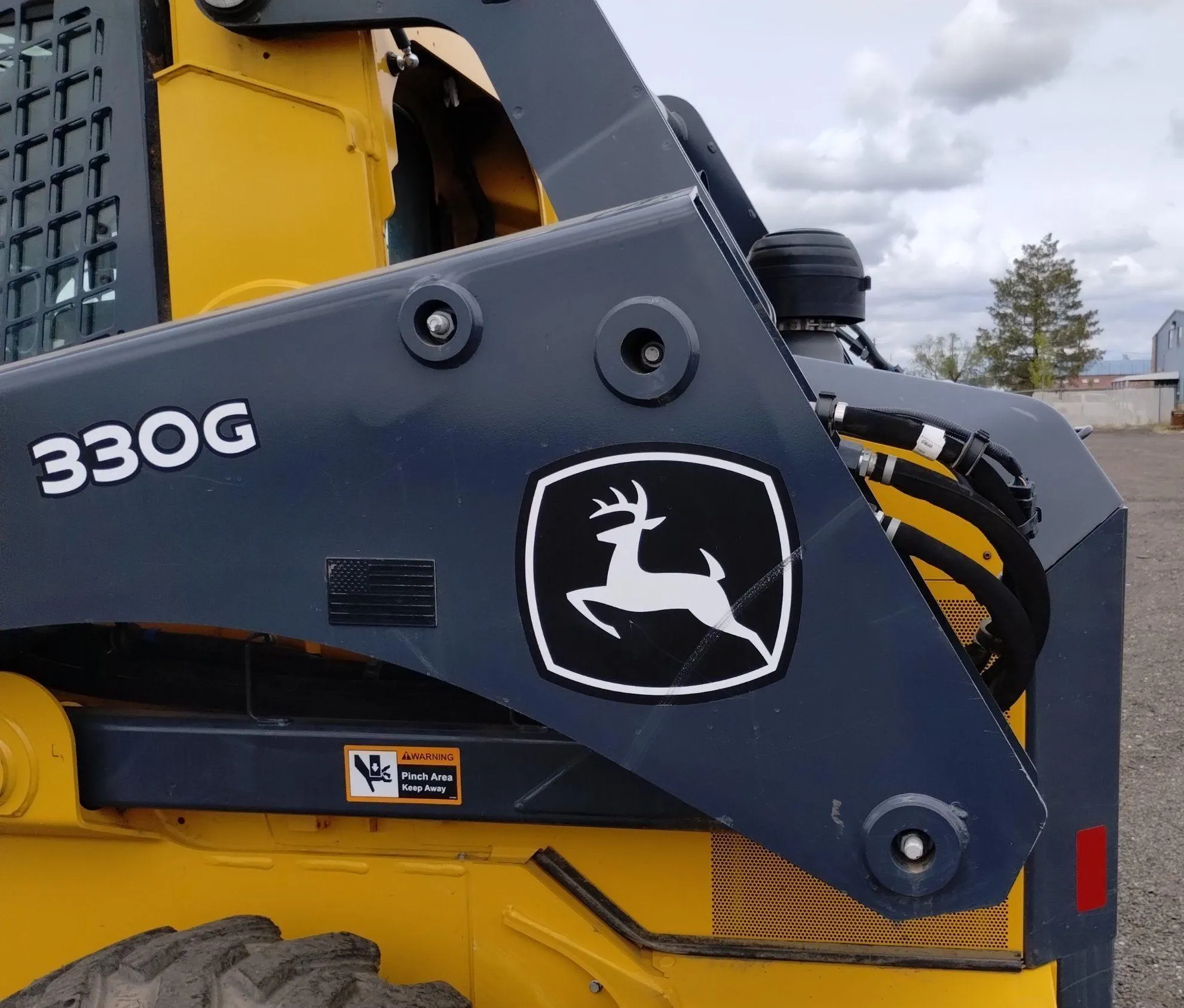 2022 John Deere 330G