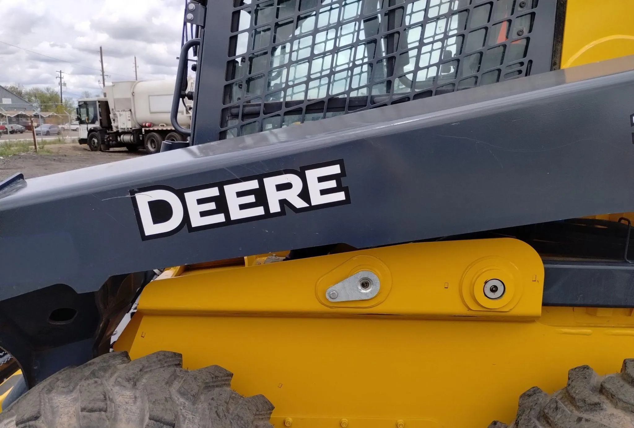 2022 John Deere 330G