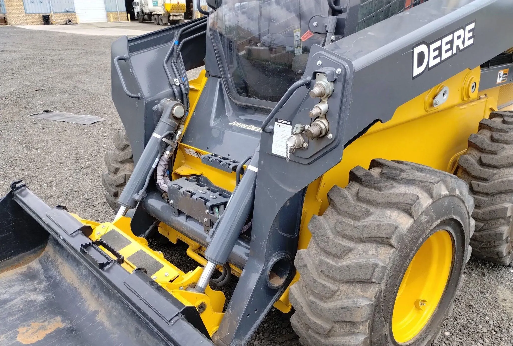 2022 John Deere 330G