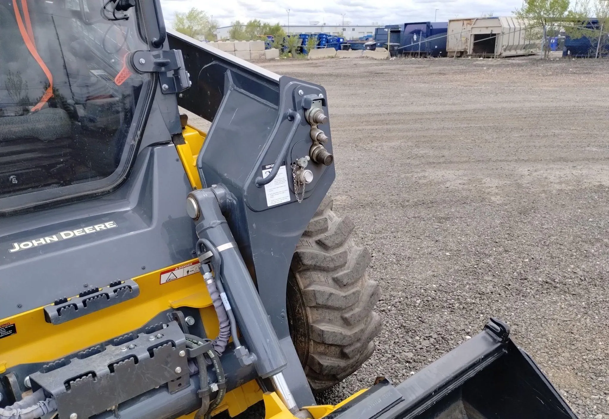 2022 John Deere 330G