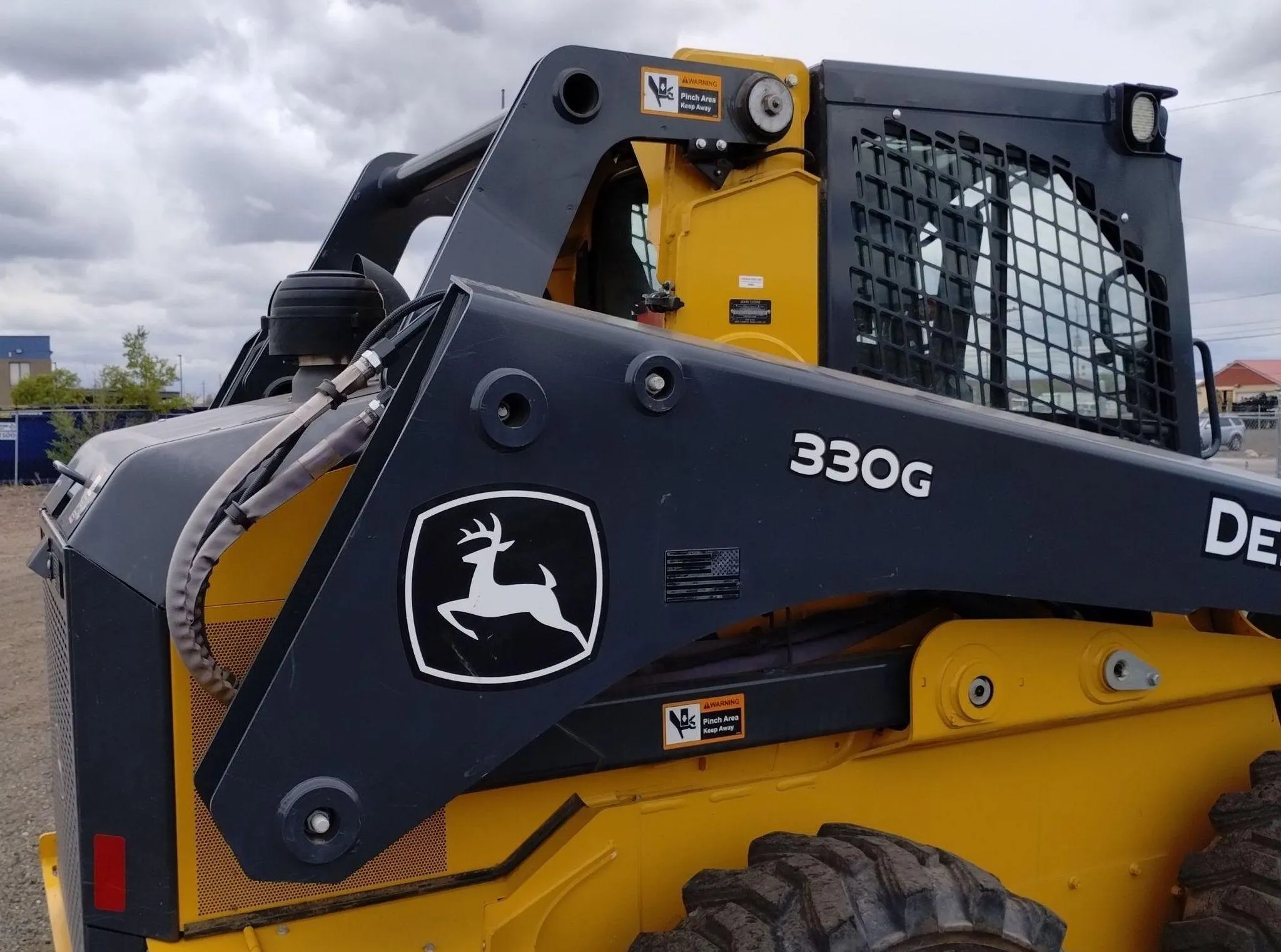 2022 John Deere 330G