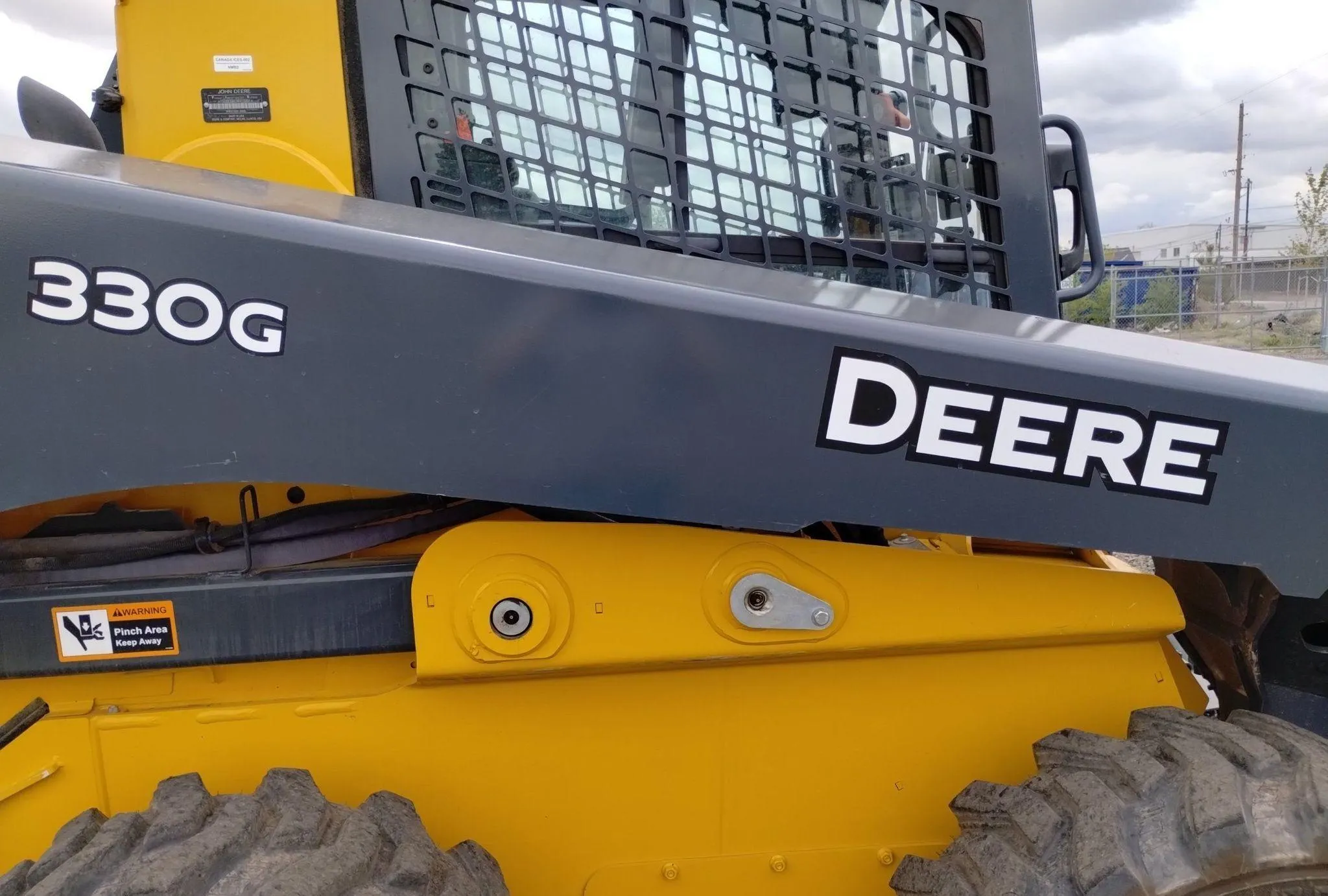 2022 John Deere 330G