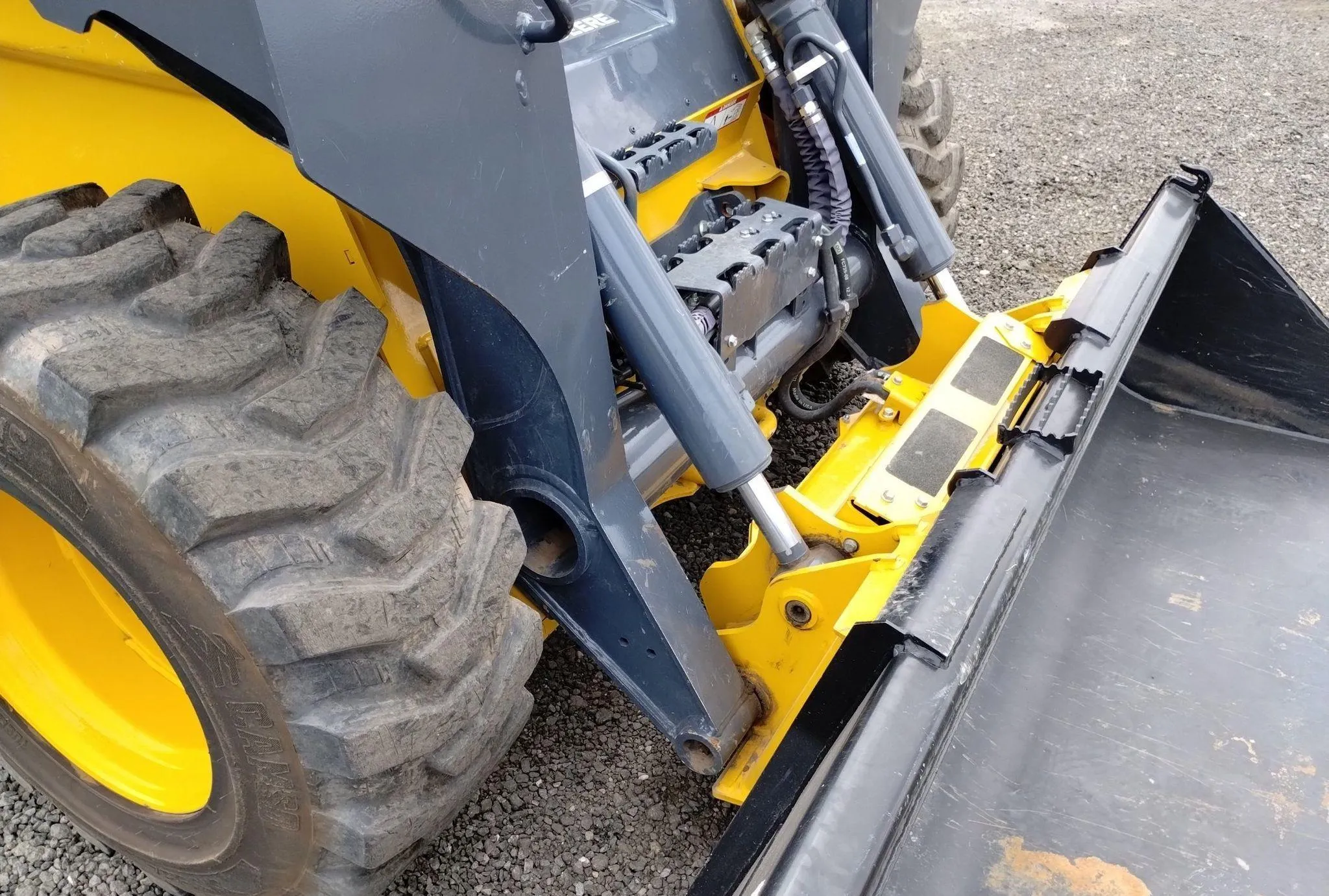 2022 John Deere 330G