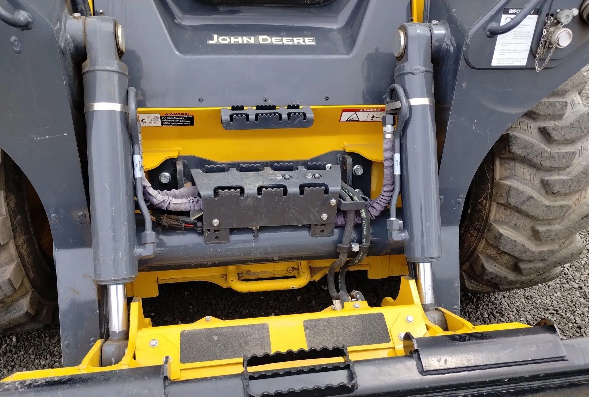 2022 John Deere 330G