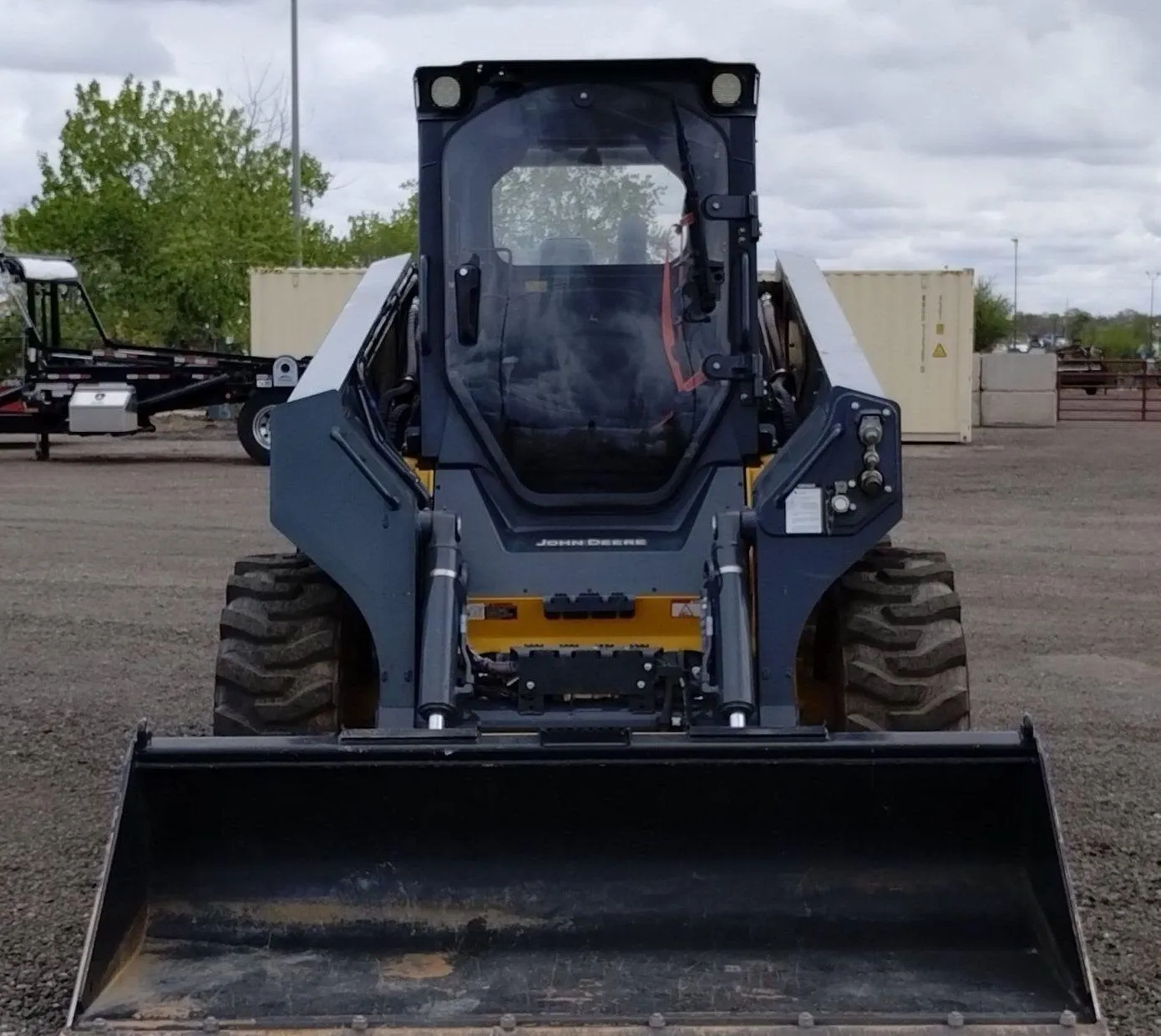 2022 John Deere 330G