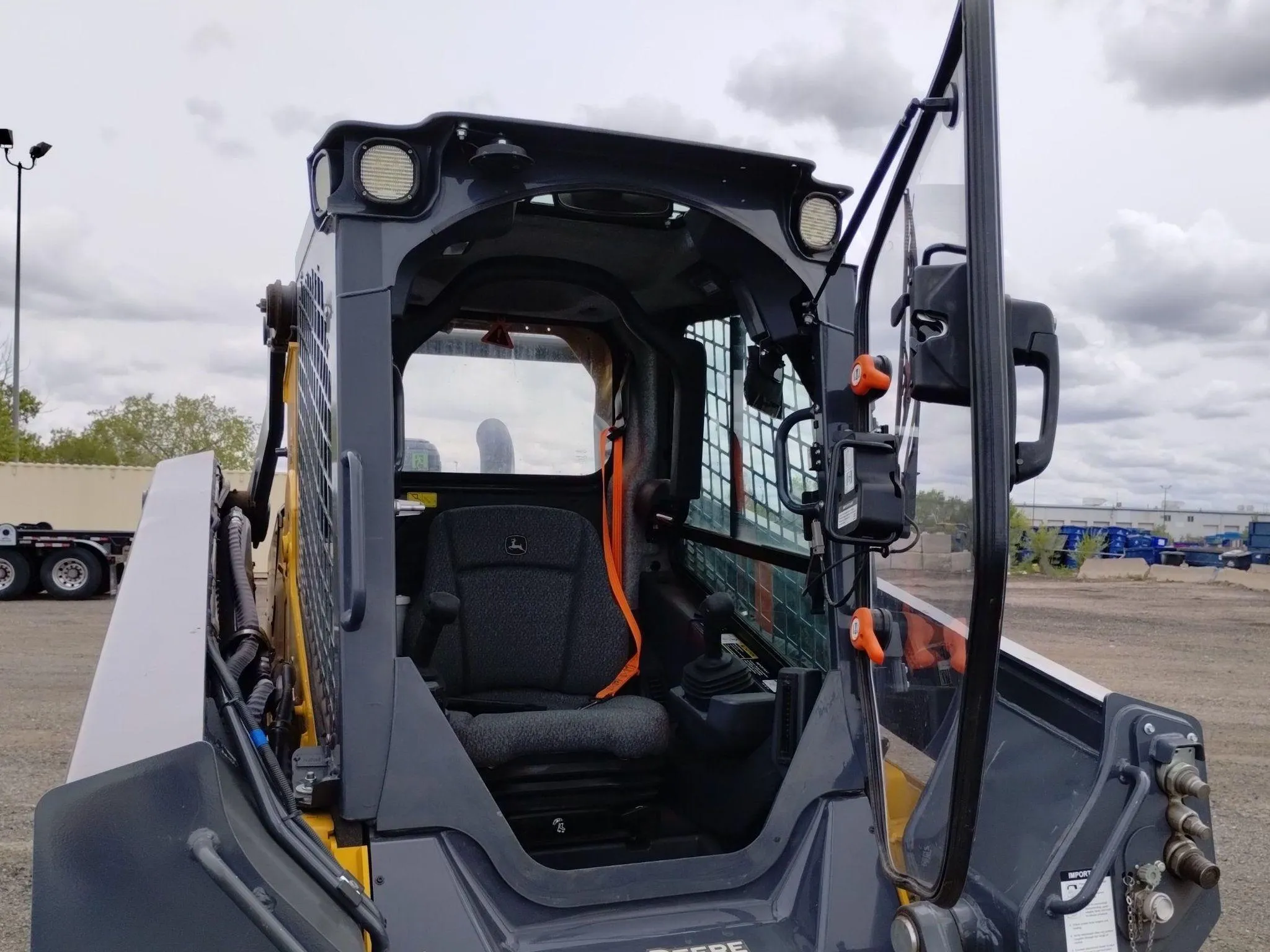 2022 John Deere 330G
