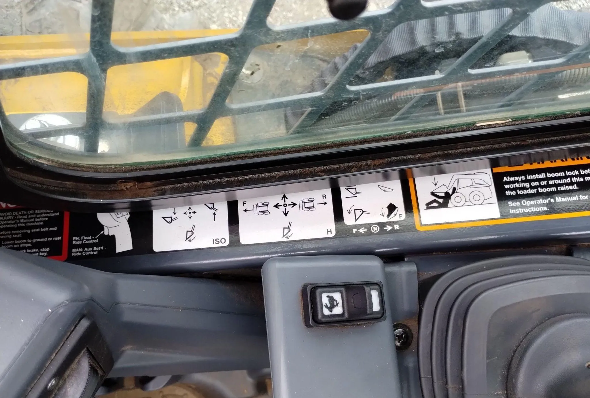 2022 John Deere 330G