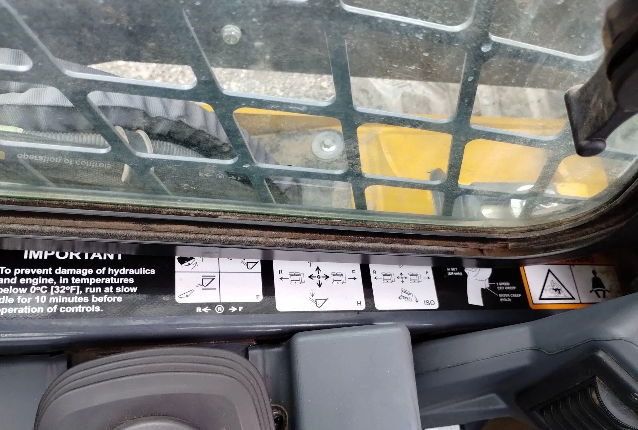 2022 John Deere 330G