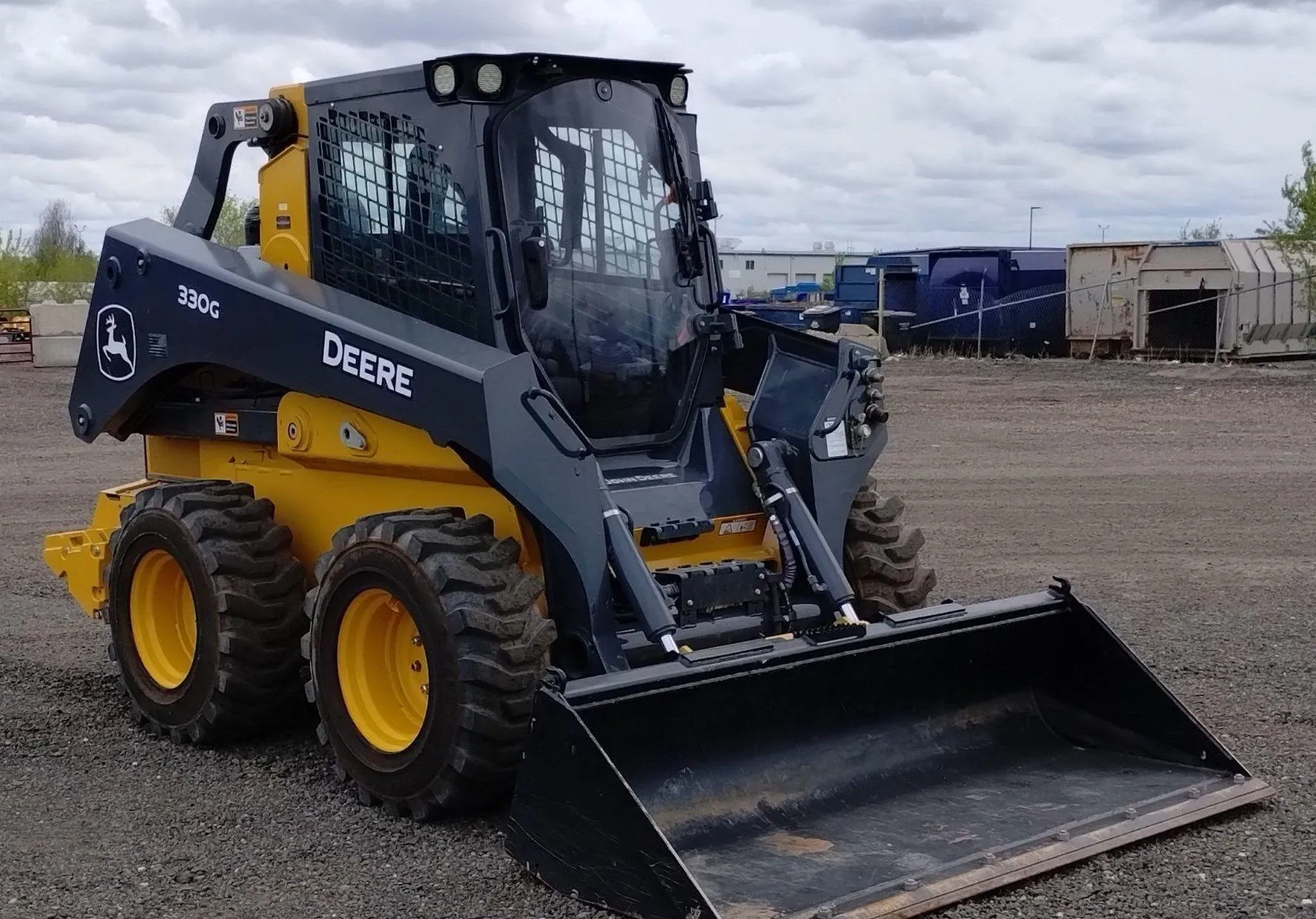 2022 John Deere 330G
