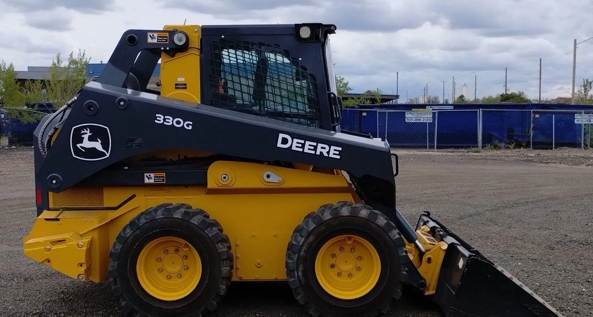 2022 John Deere 330G