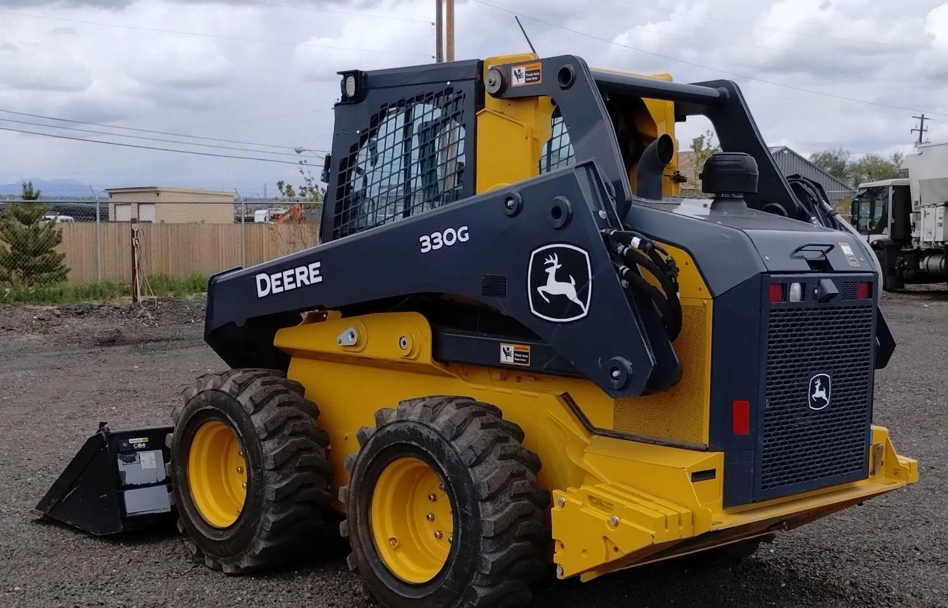 2022 John Deere 330G