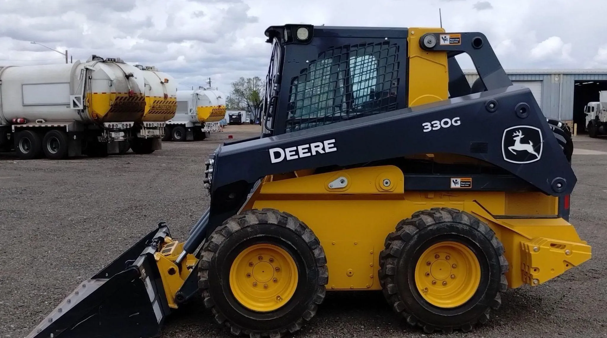 2022 John Deere 330G