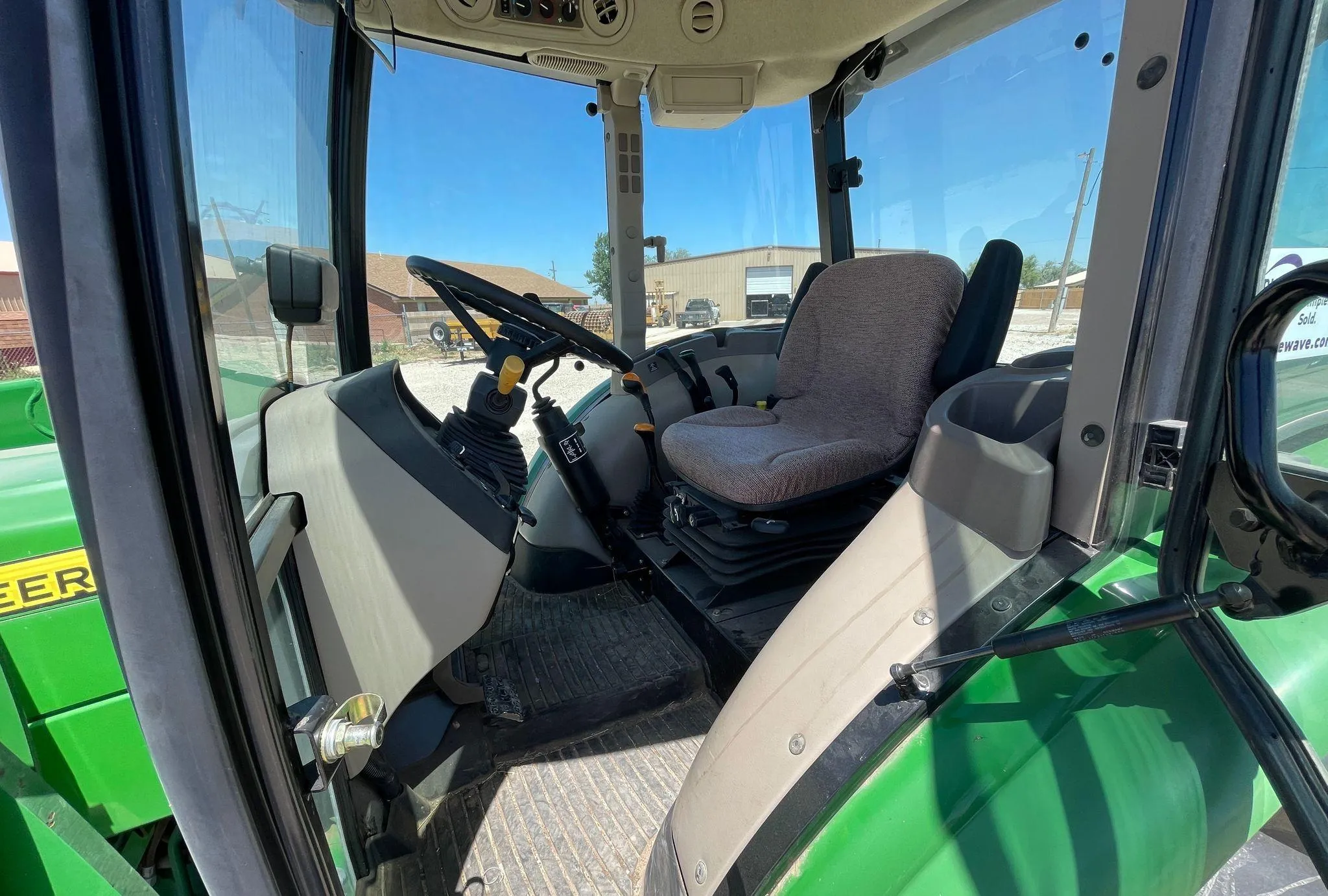 2018 John Deere 5075E MFWD