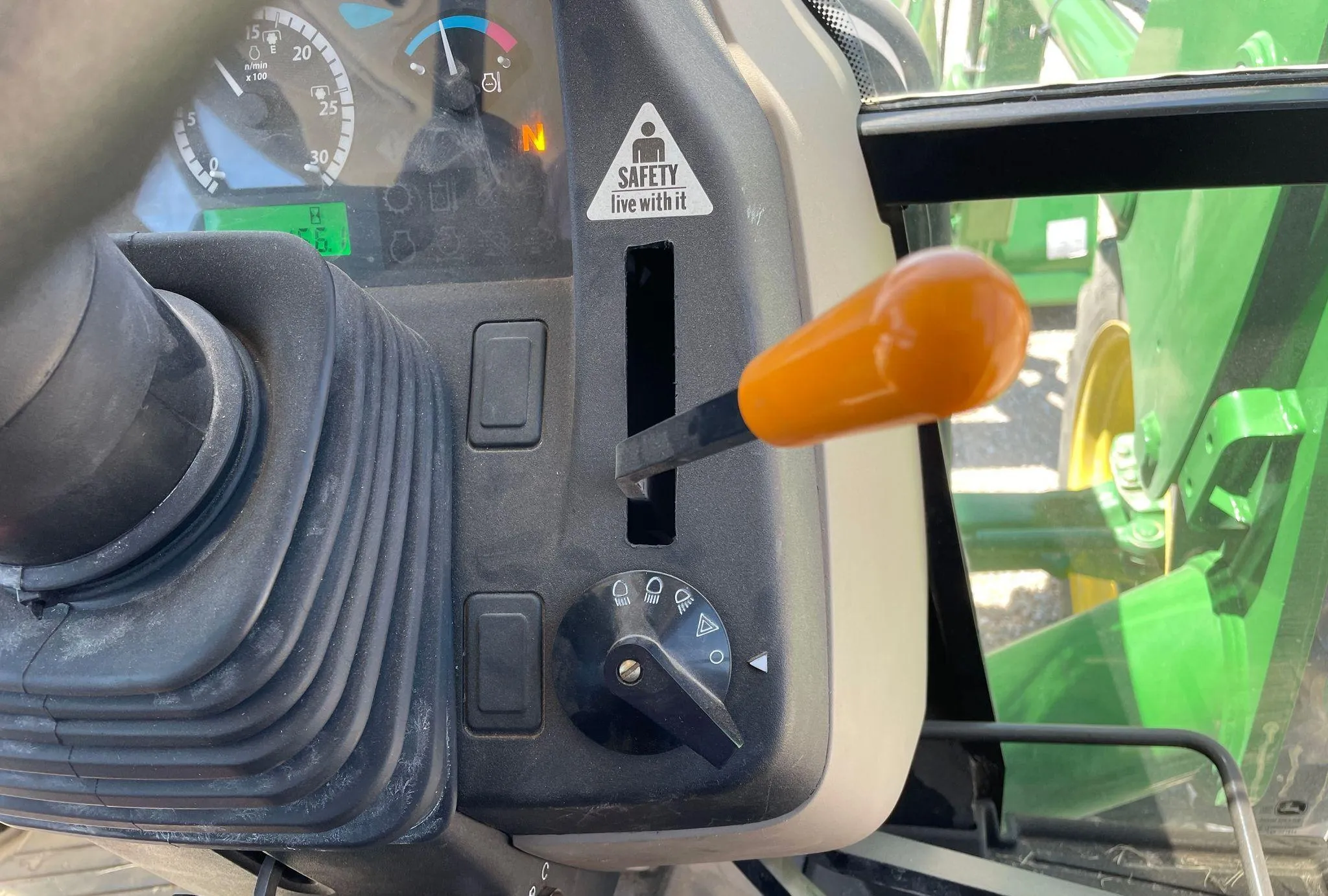 2018 John Deere 5075E MFWD