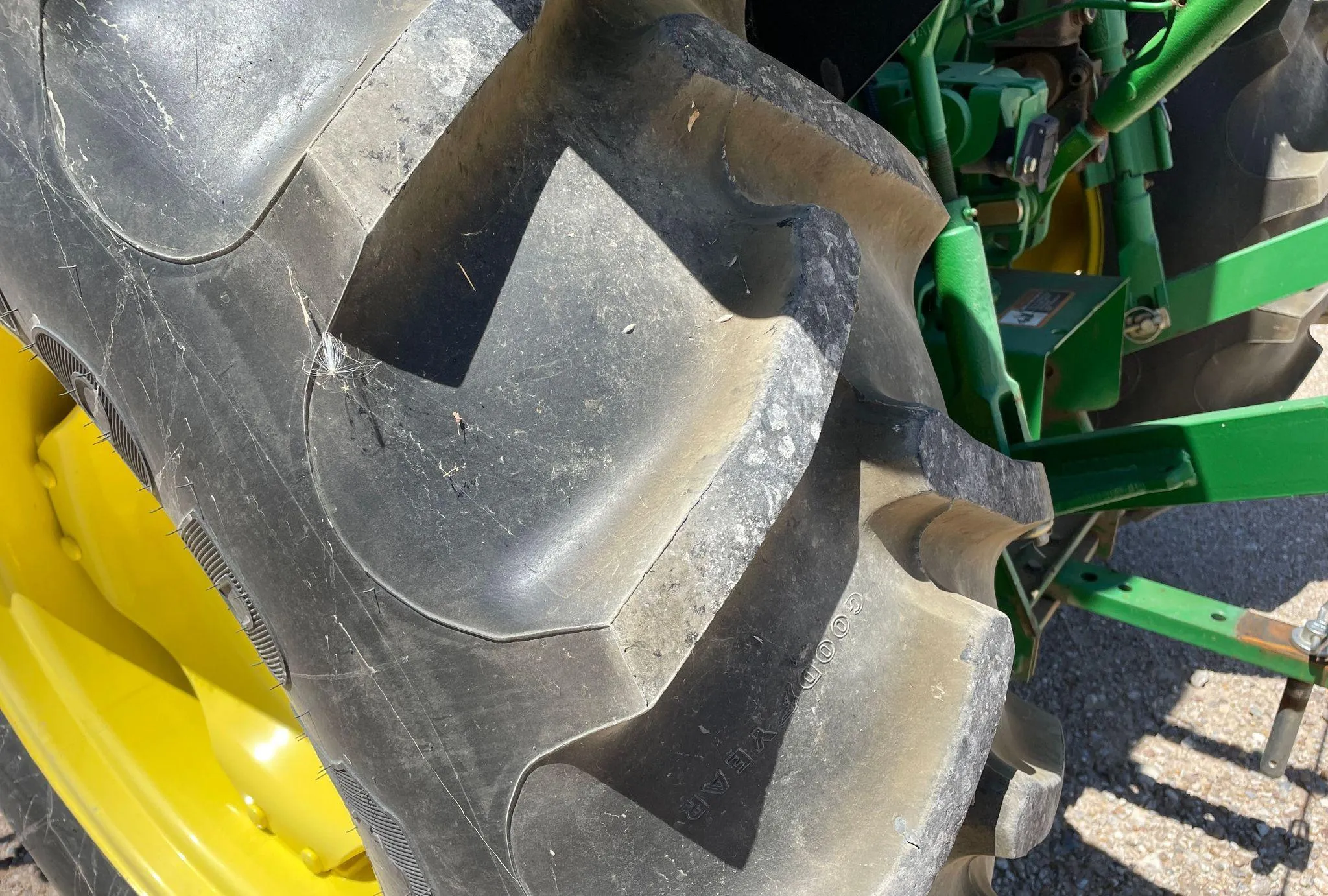 2018 John Deere 5075E MFWD