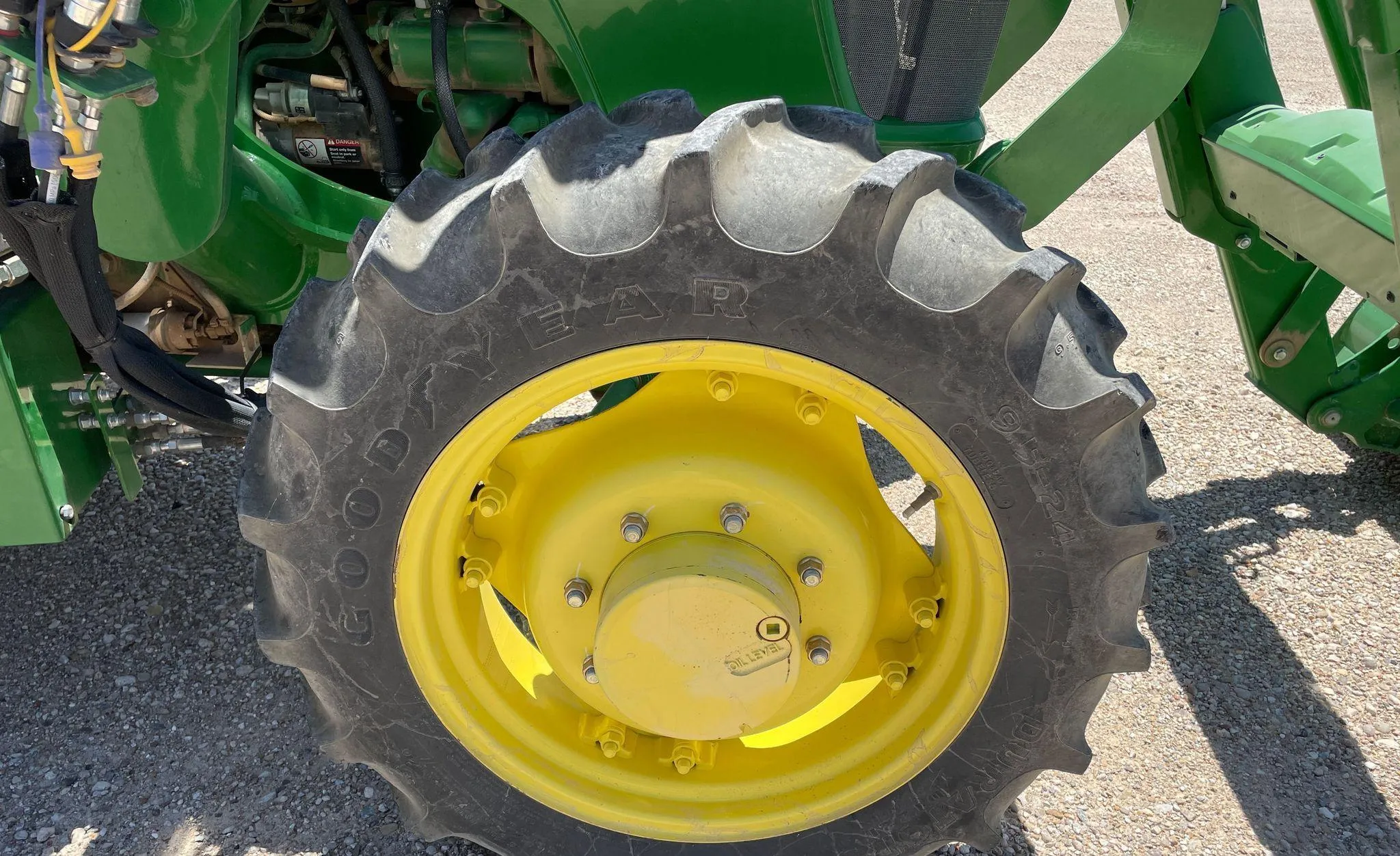 2018 John Deere 5075E MFWD