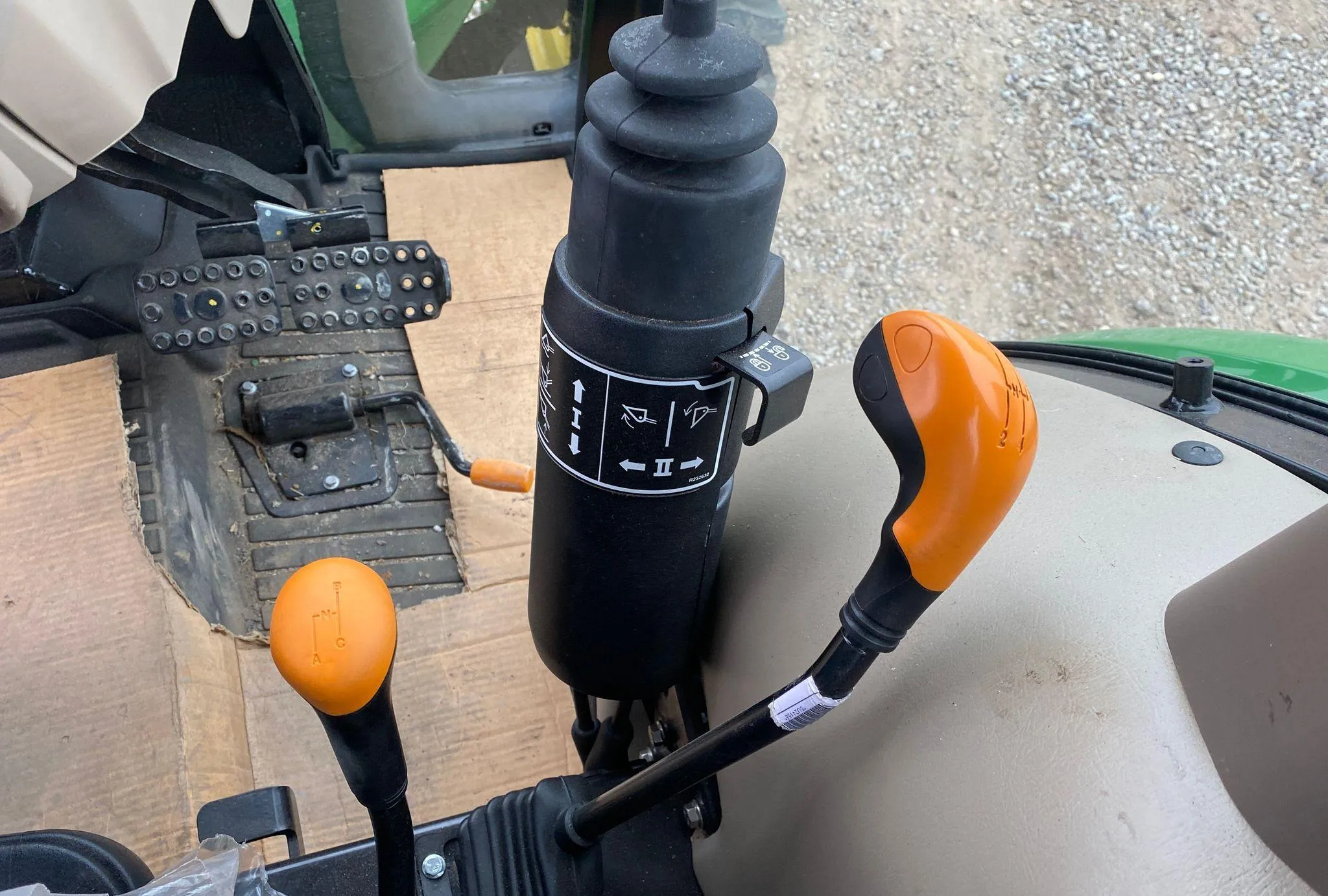 2022 John Deere 5065E MFWD