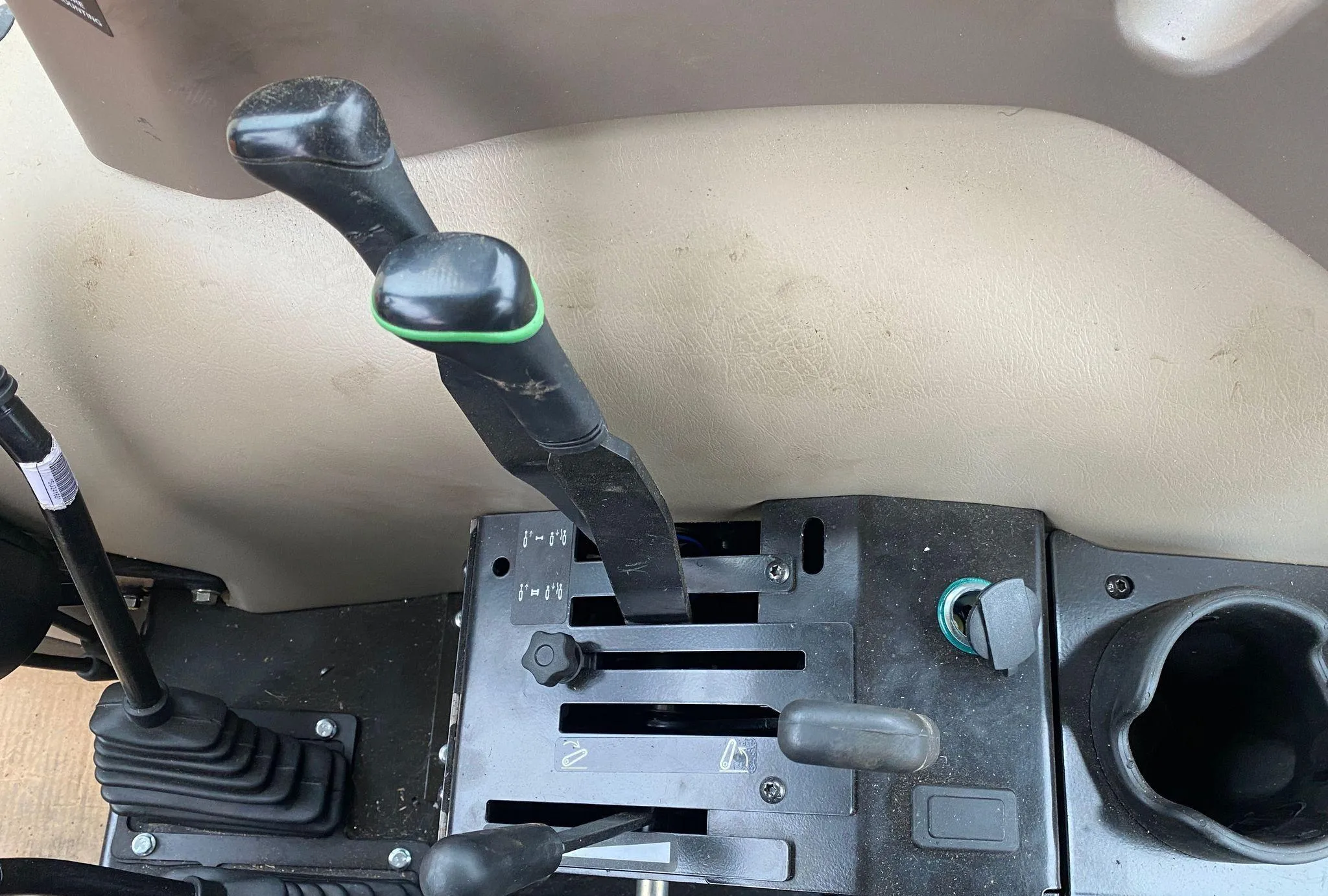 2022 John Deere 5065E MFWD