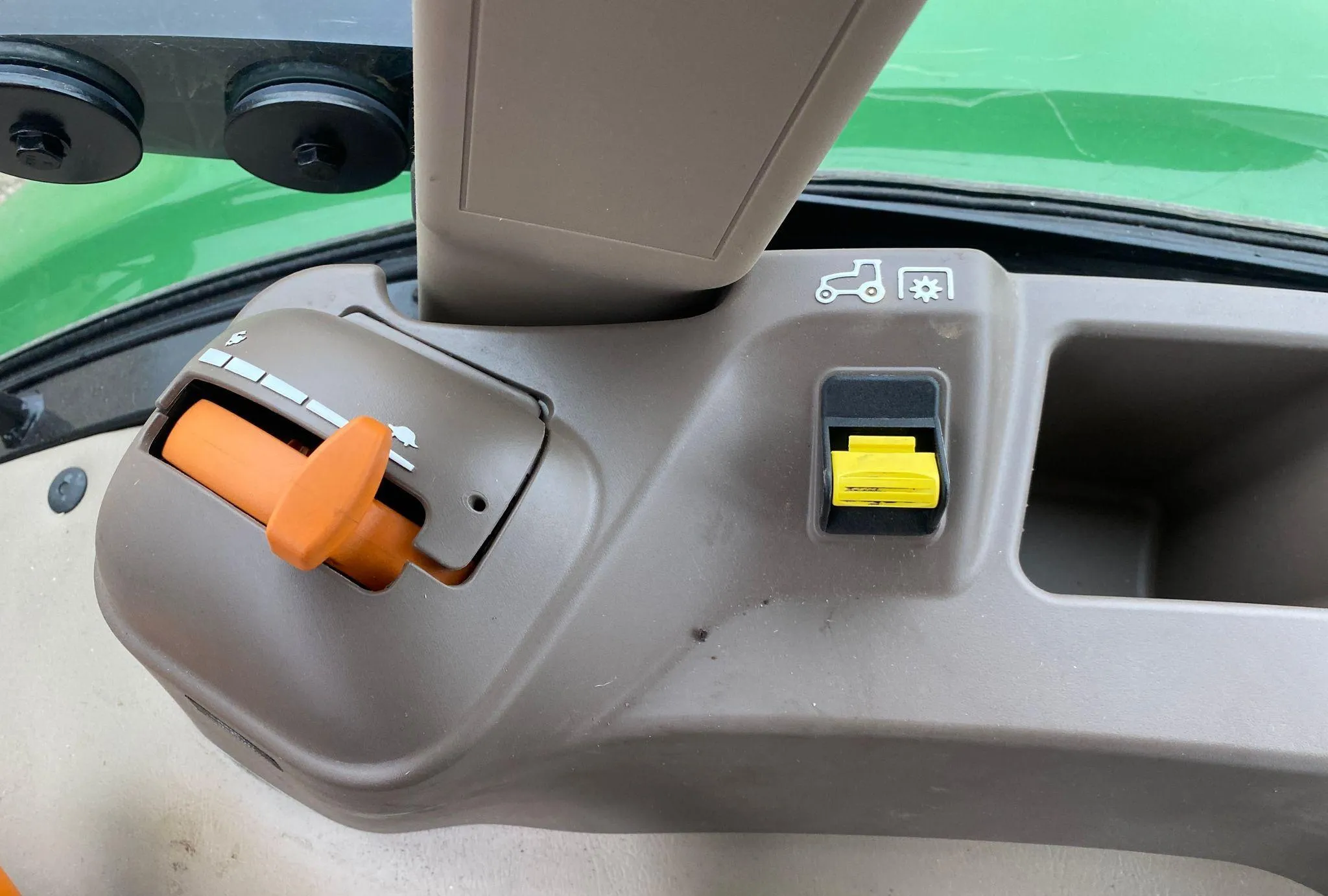 2022 John Deere 5065E MFWD