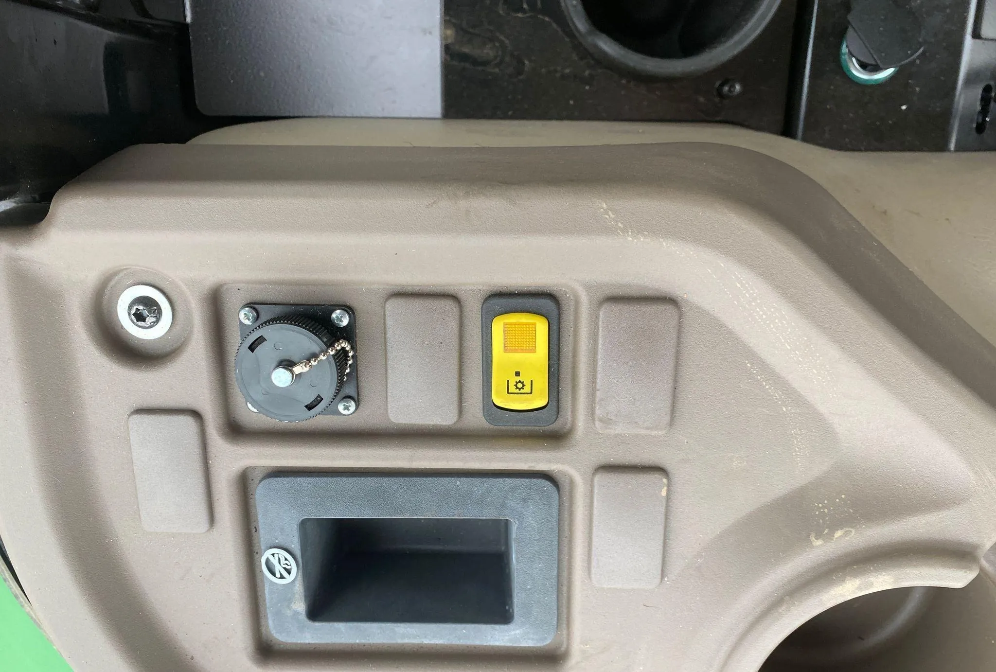 2022 John Deere 5065E MFWD