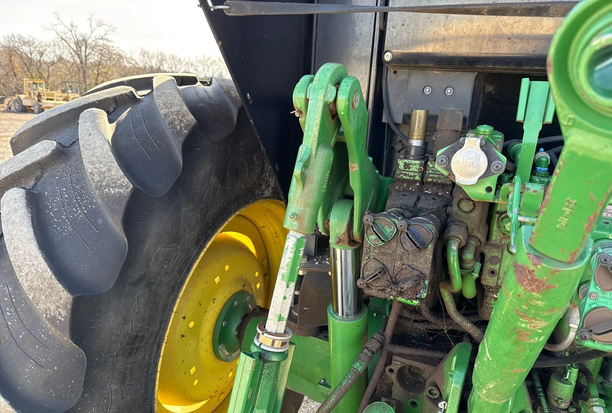 2016 John Deere 6110M MFWD