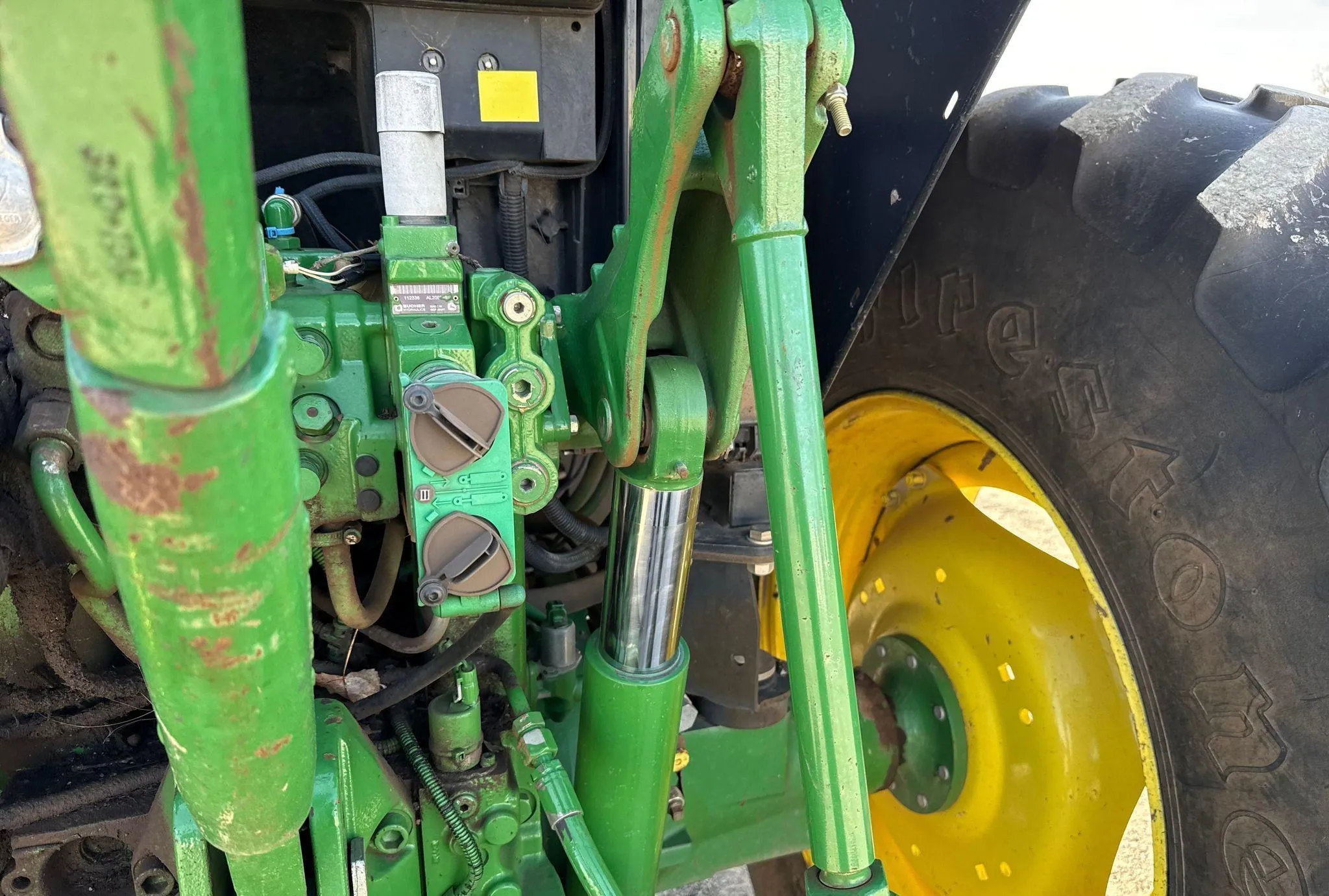 2016 John Deere 6110M MFWD