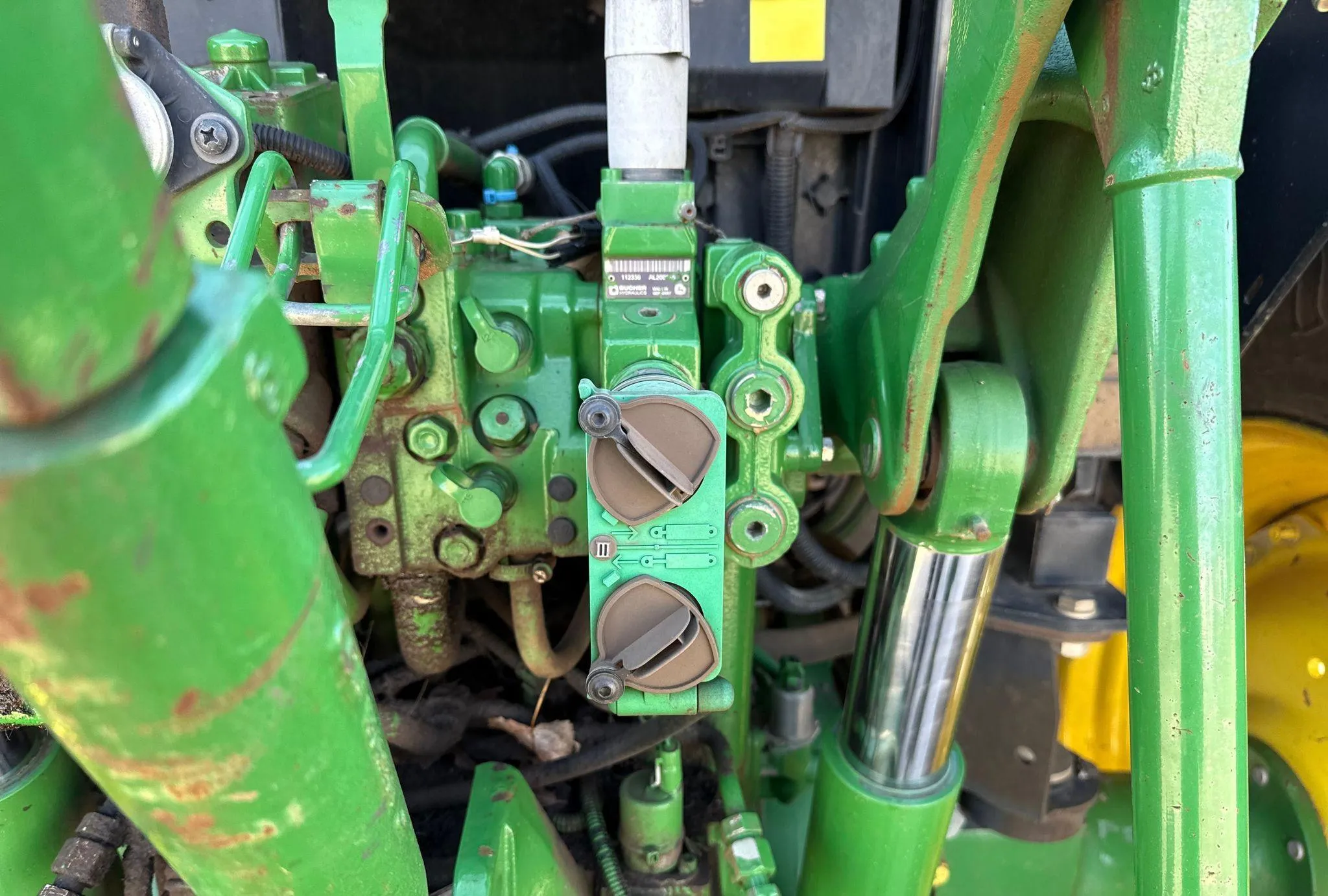 2016 John Deere 6110M MFWD