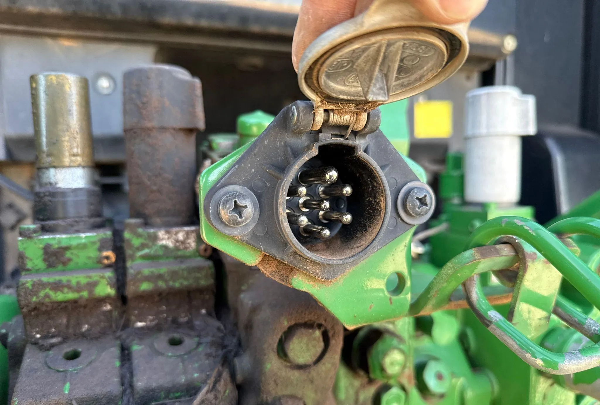 2016 John Deere 6110M MFWD