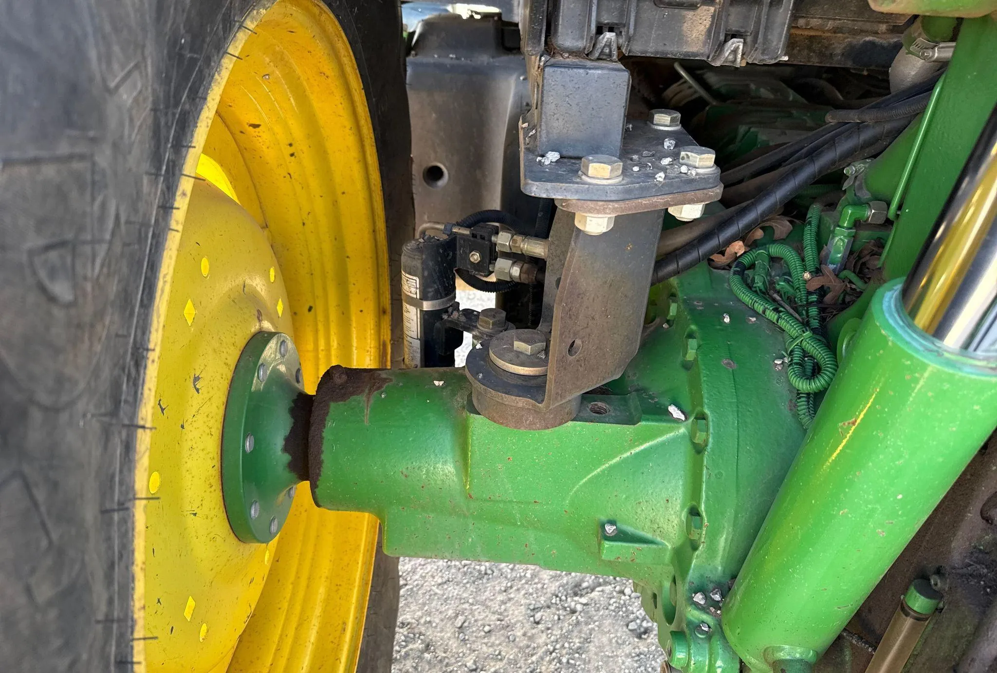 2016 John Deere 6110M MFWD