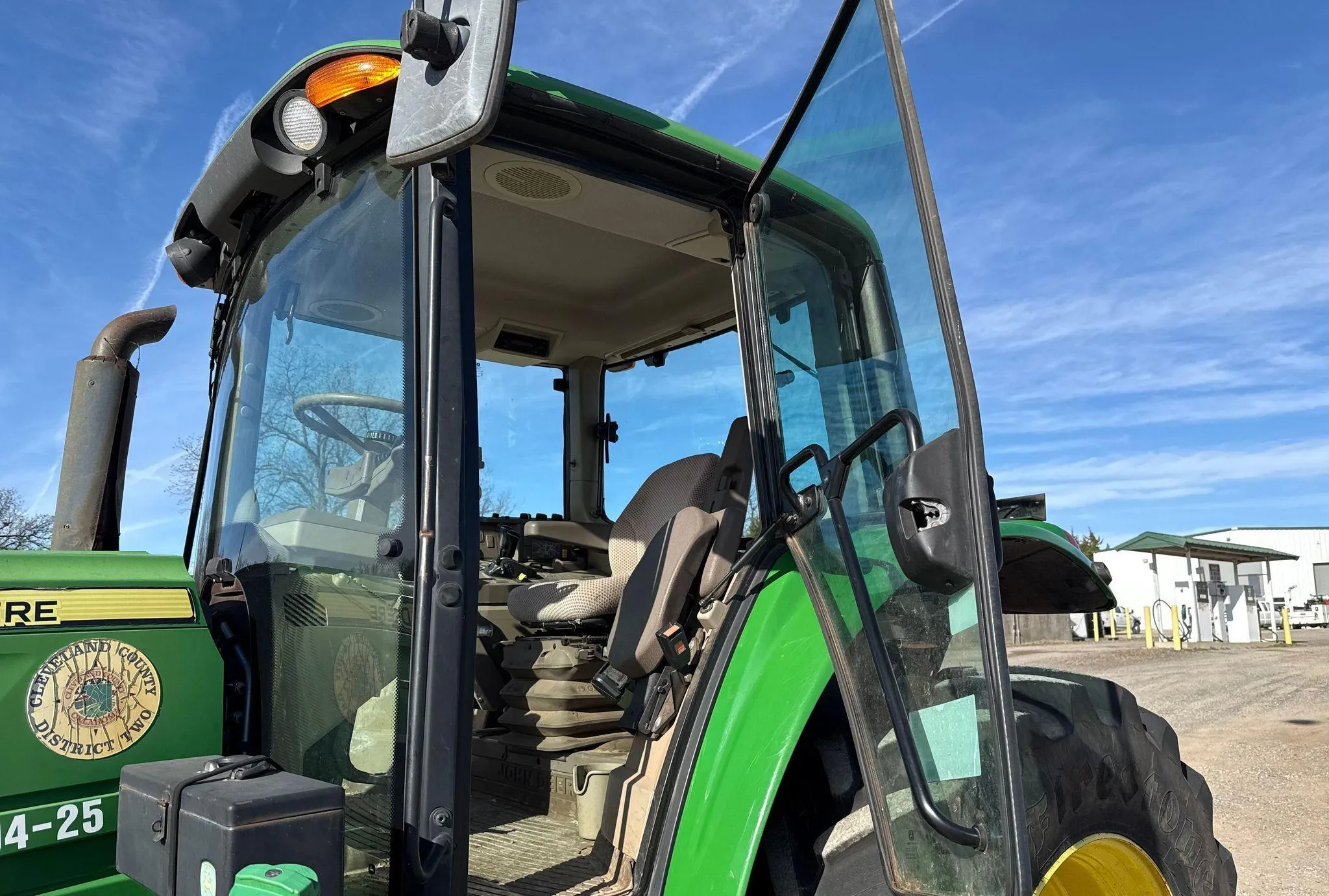 2016 John Deere 6110M MFWD