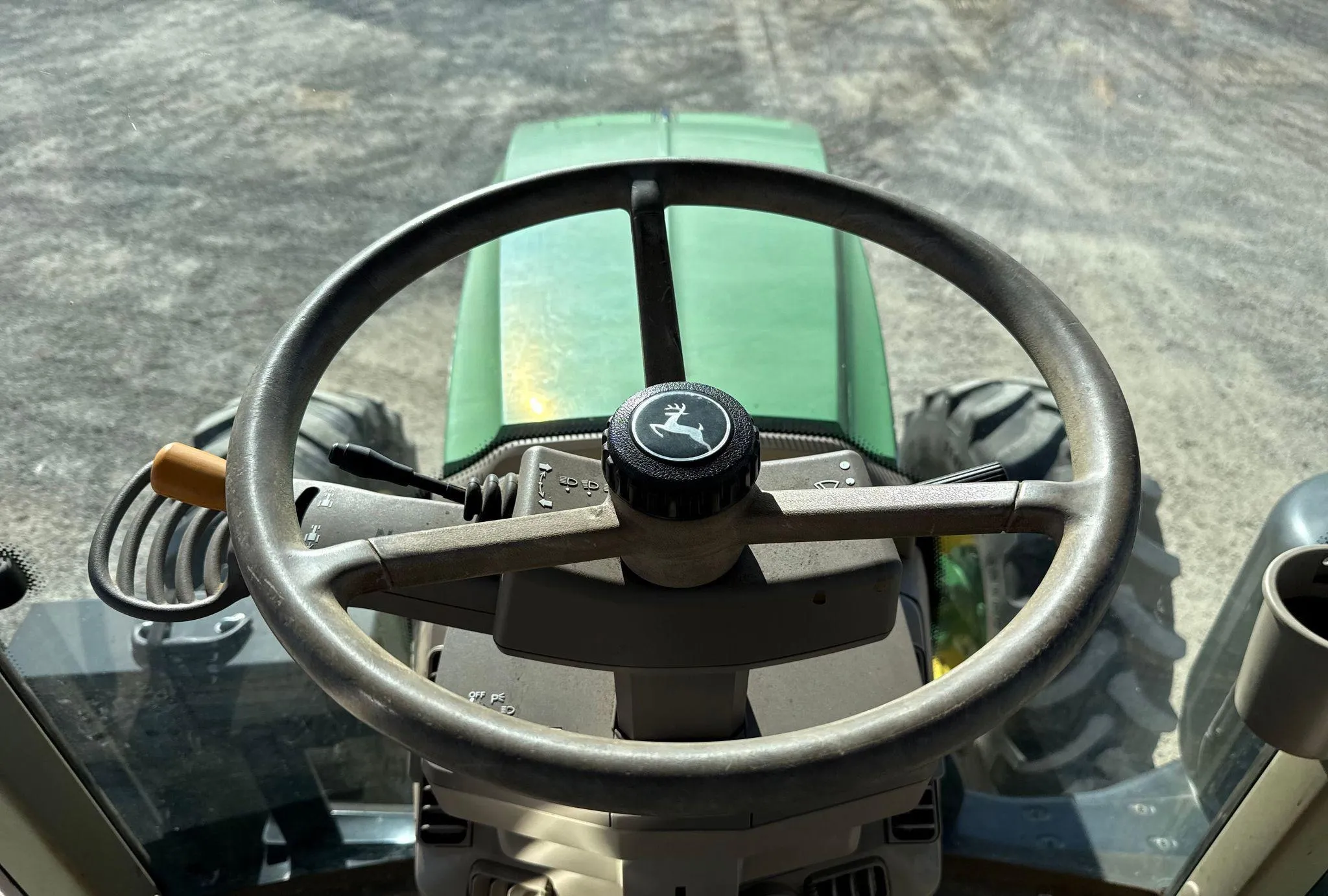 2016 John Deere 6110M MFWD