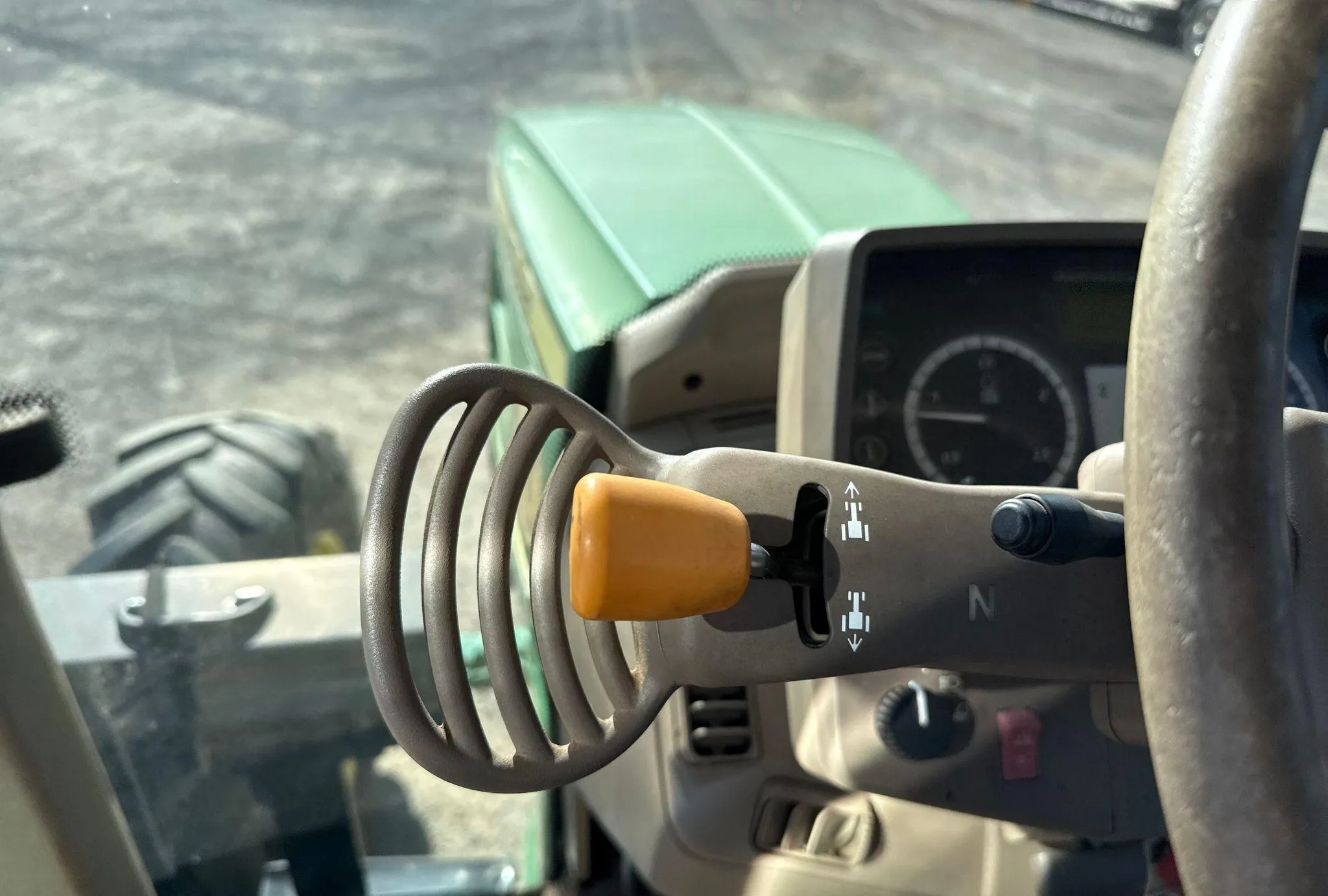 2016 John Deere 6110M MFWD
