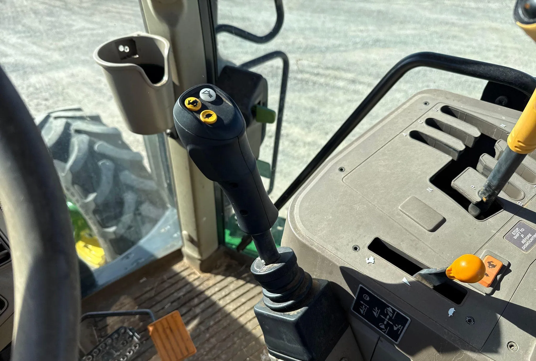 2016 John Deere 6110M MFWD