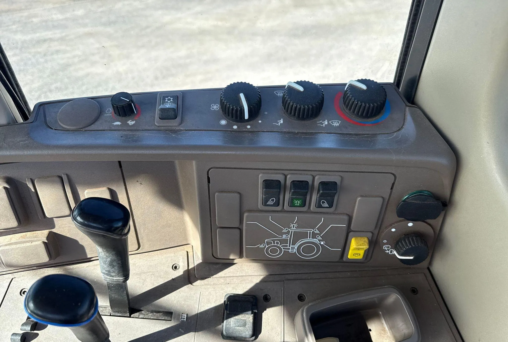 2016 John Deere 6110M MFWD