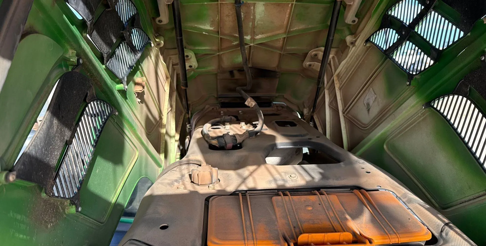 2016 John Deere 6110M MFWD