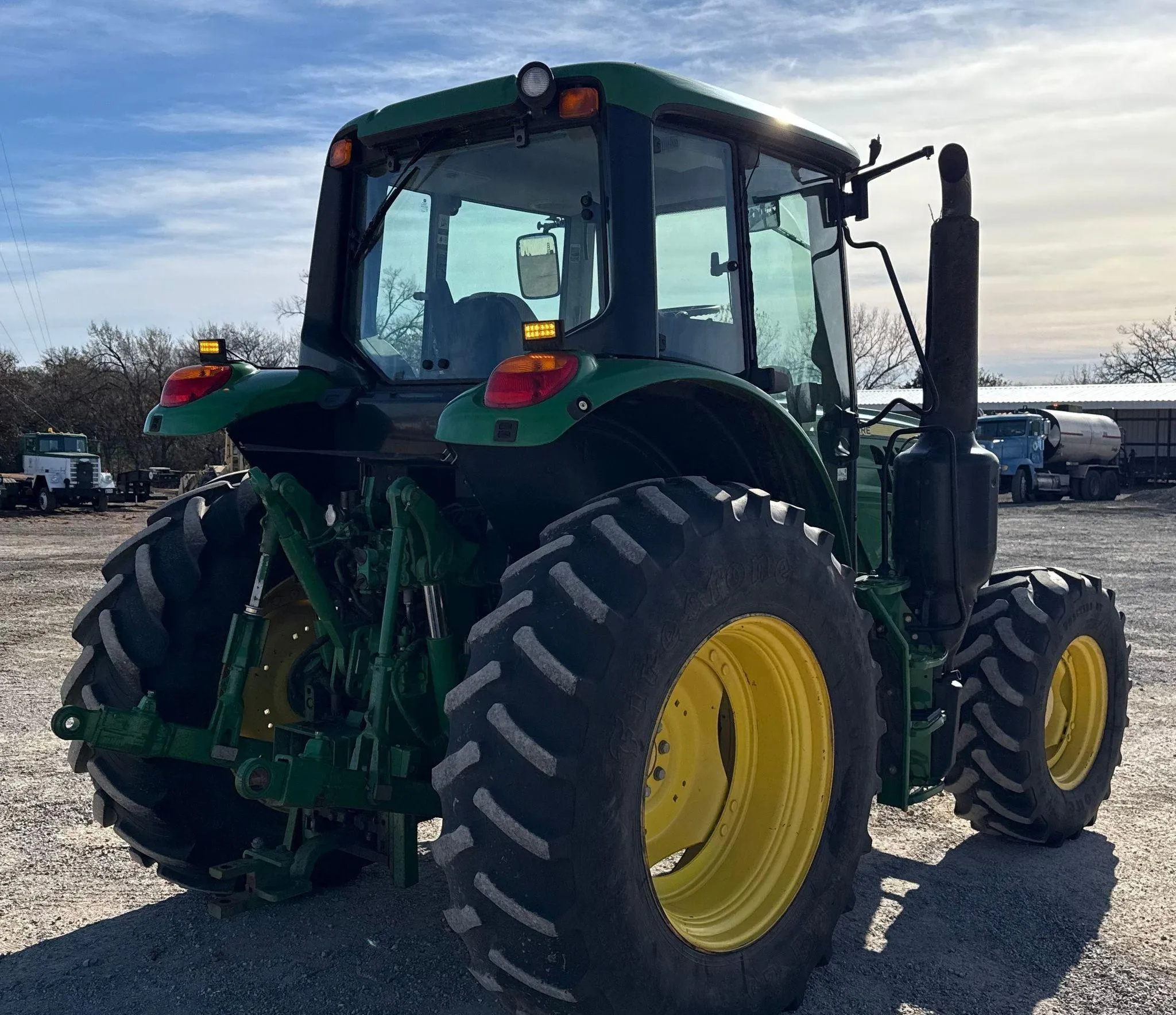 2016 John Deere 6110M MFWD