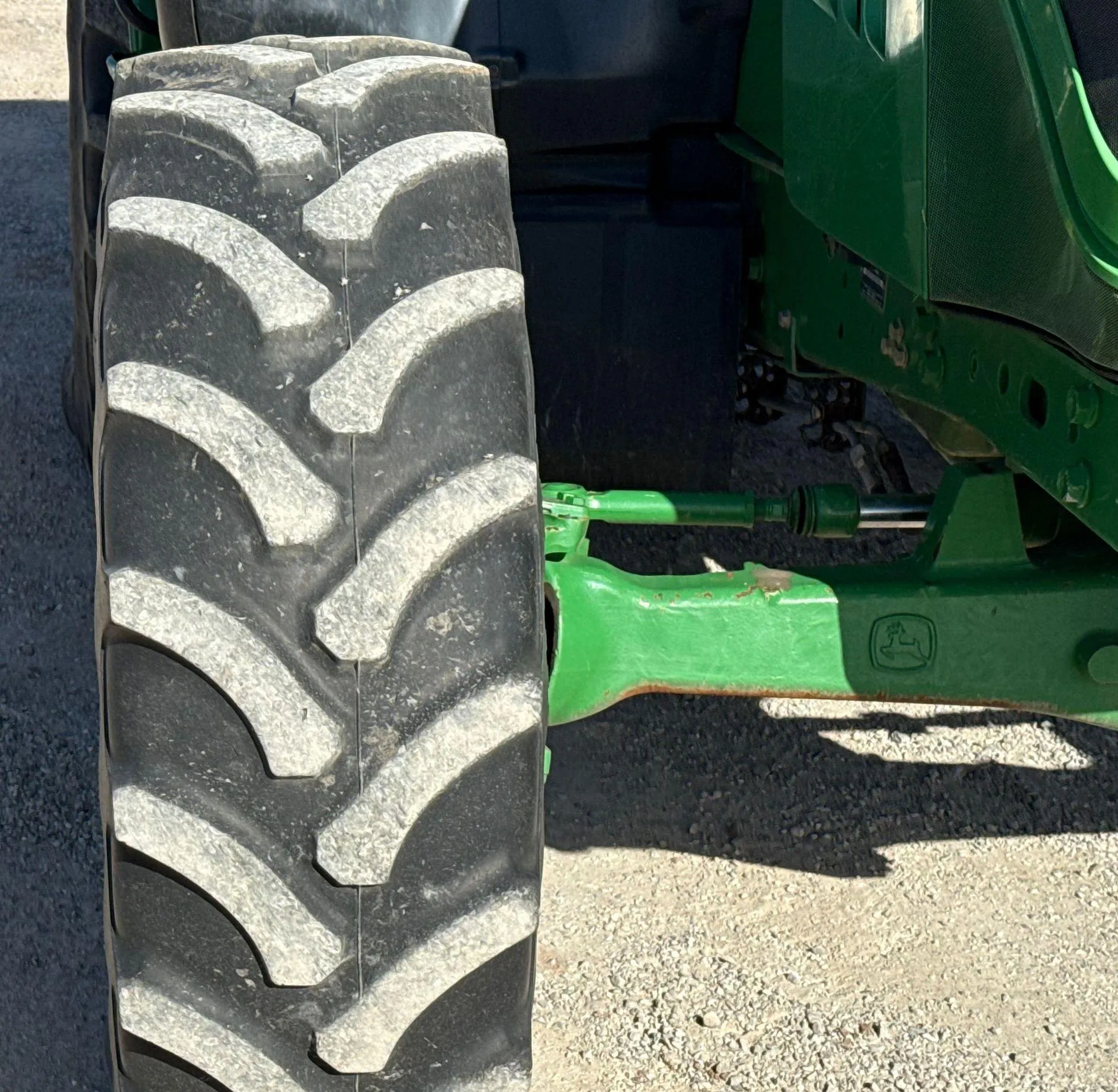2016 John Deere 6110M MFWD