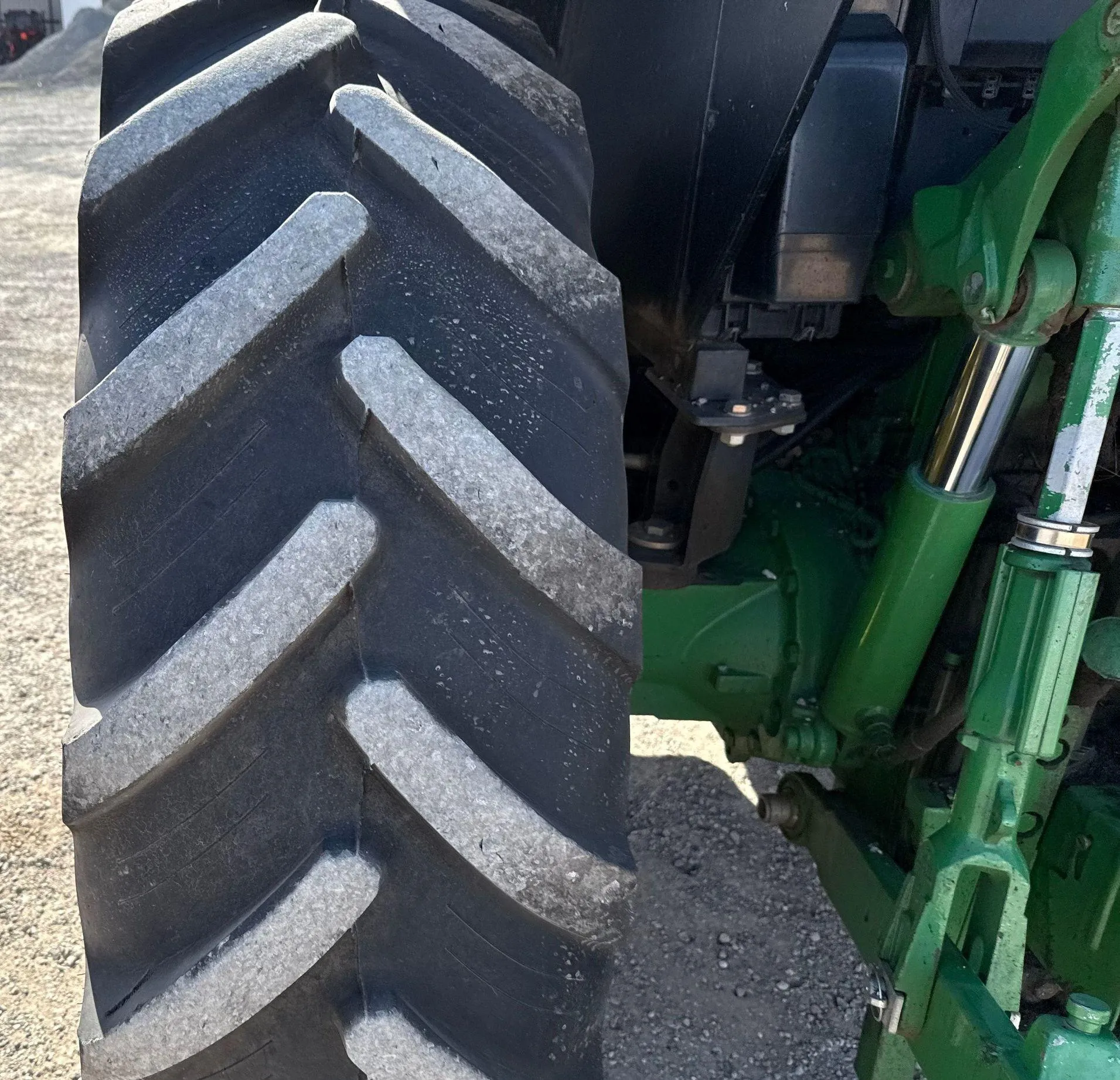 2016 John Deere 6110M MFWD
