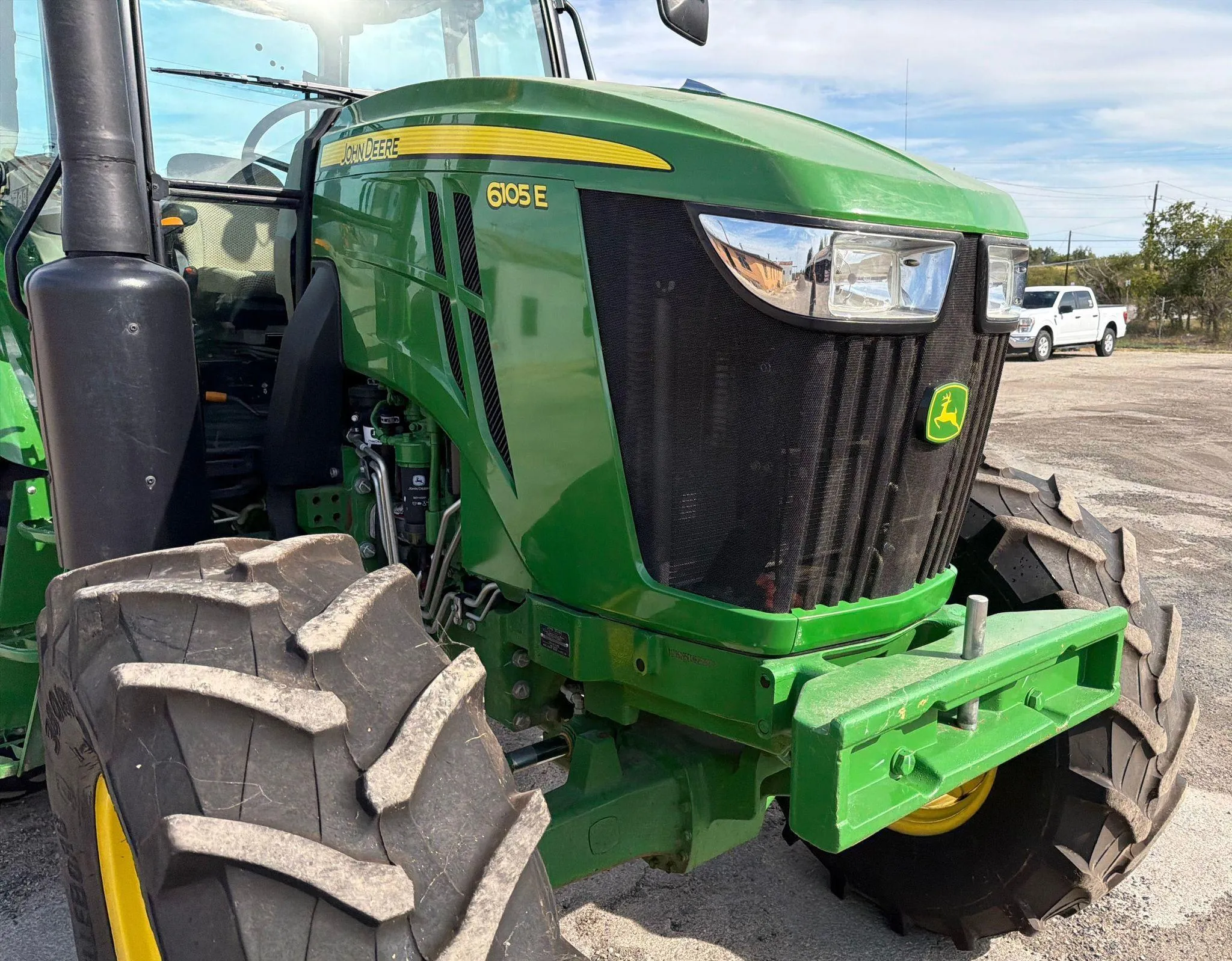 2022 John Deere 6105E MFWD