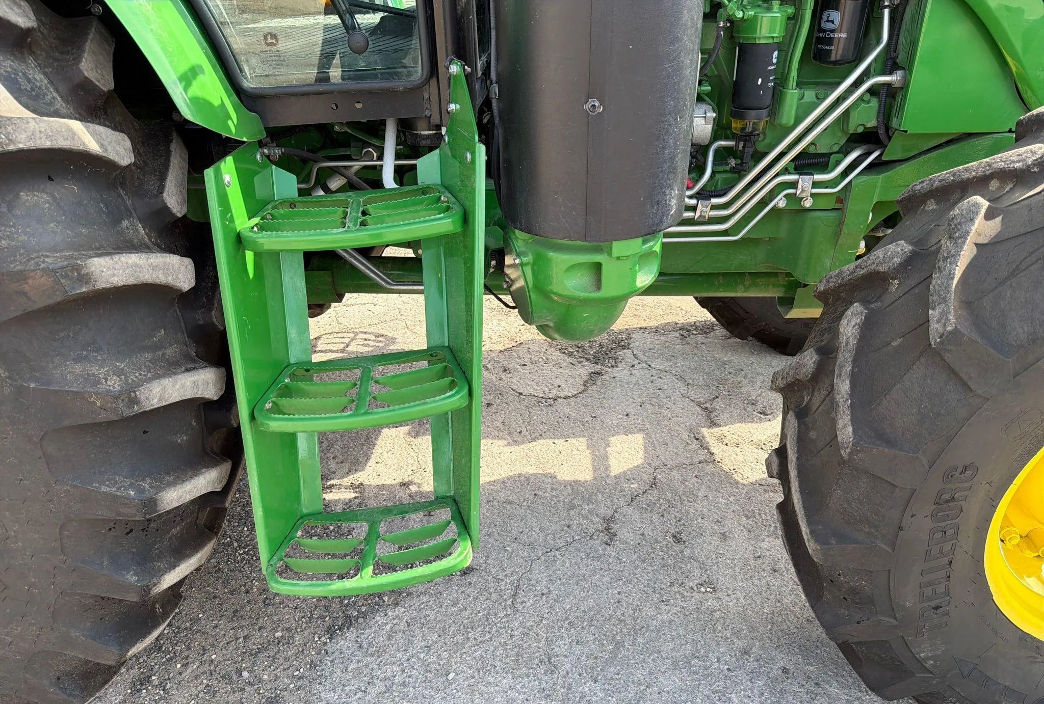 2022 John Deere 6105E MFWD