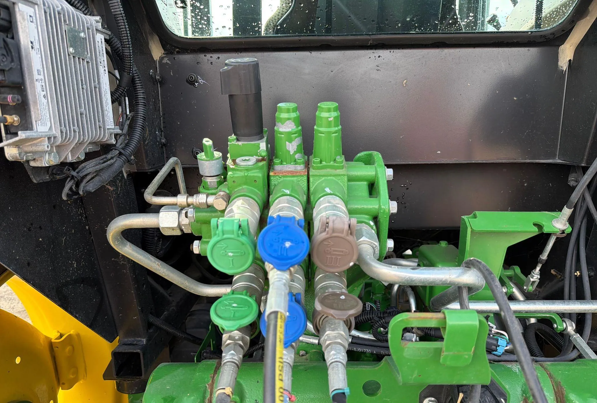 2022 John Deere 6105E MFWD