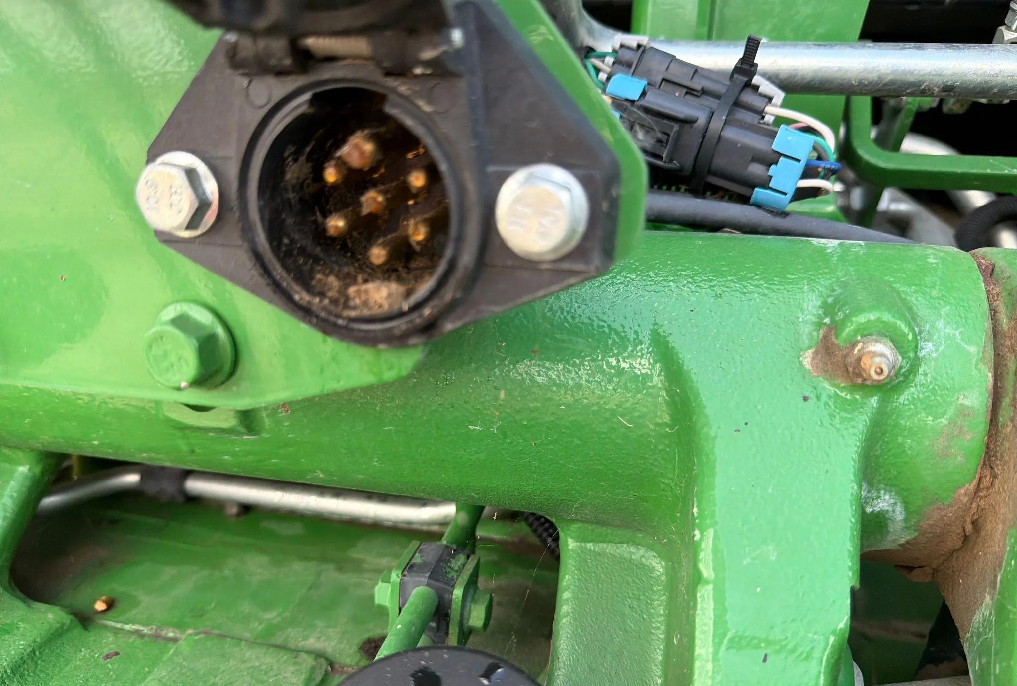 2022 John Deere 6105E MFWD
