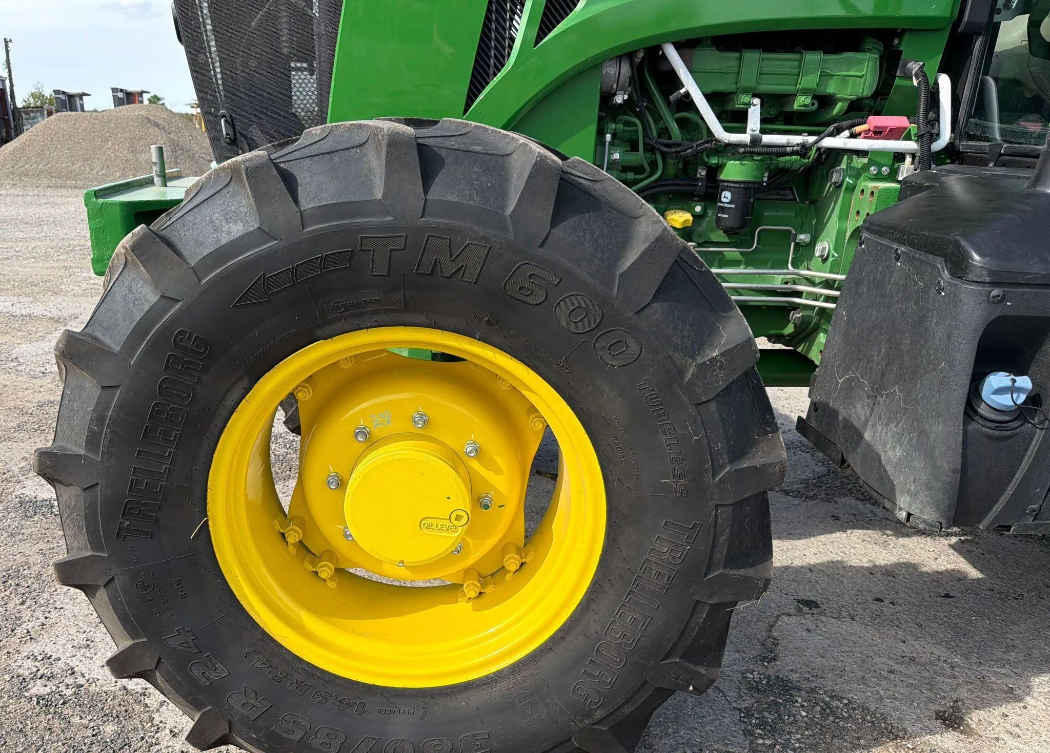 2022 John Deere 6105E MFWD