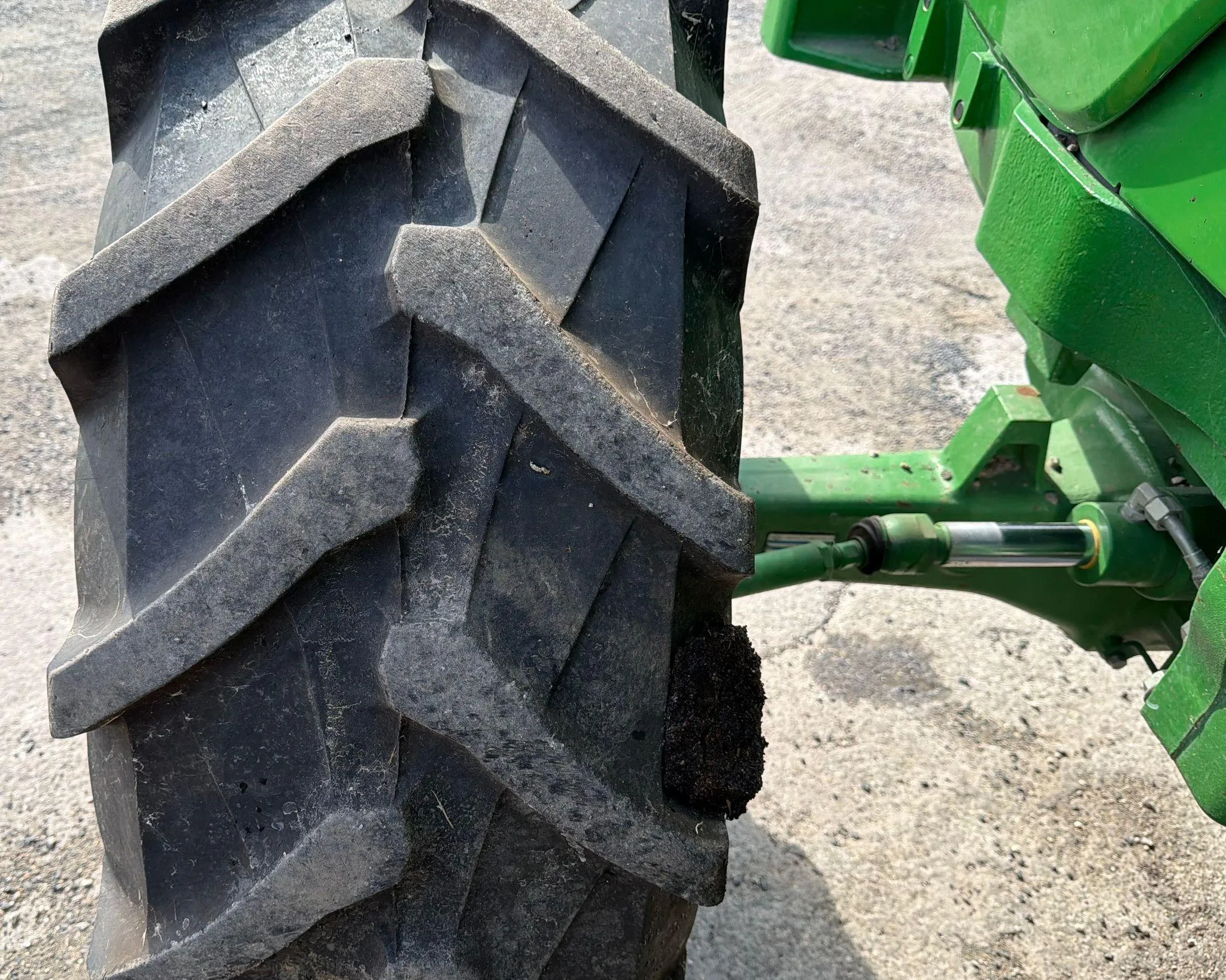 2022 John Deere 6105E MFWD