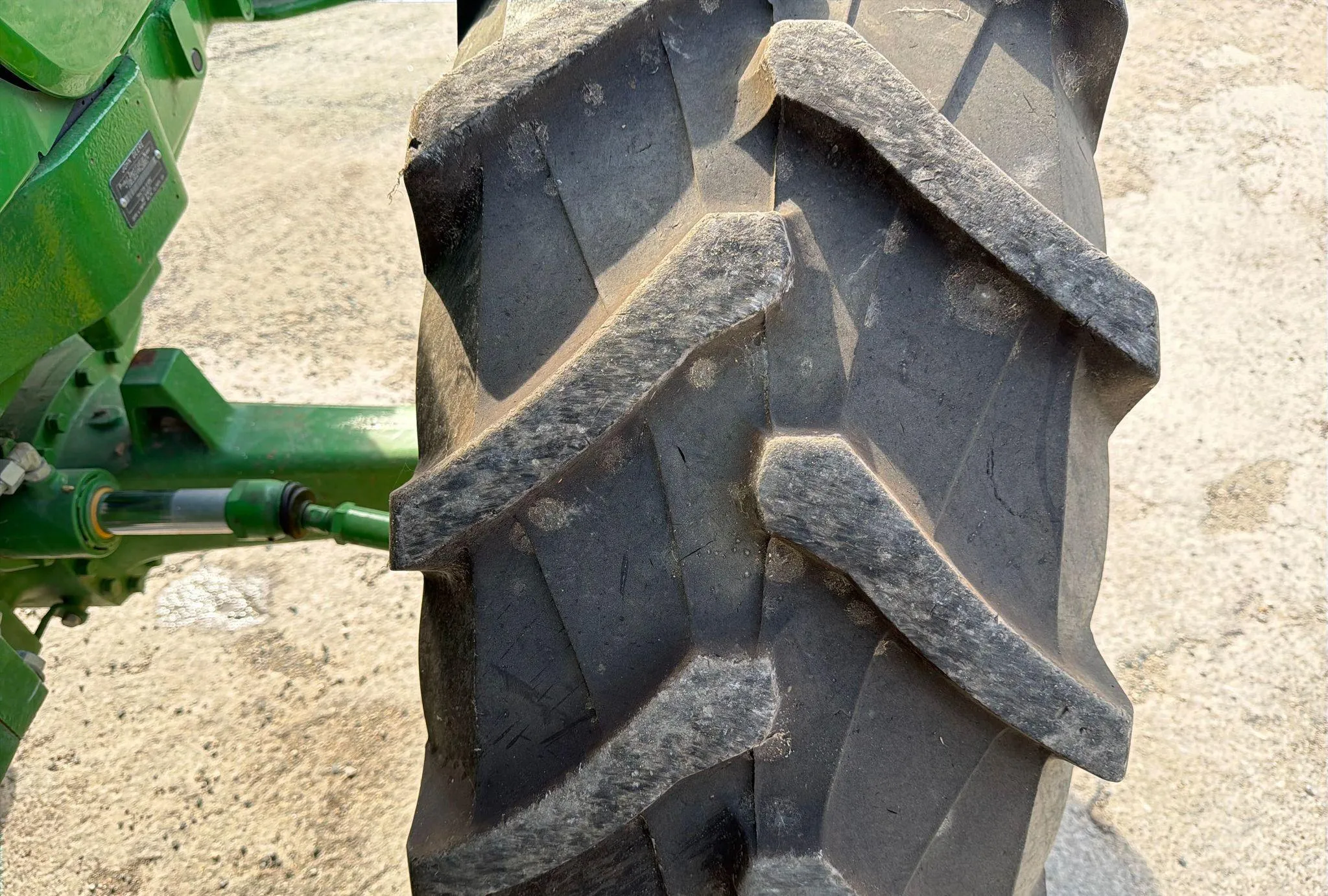 2022 John Deere 6105E MFWD