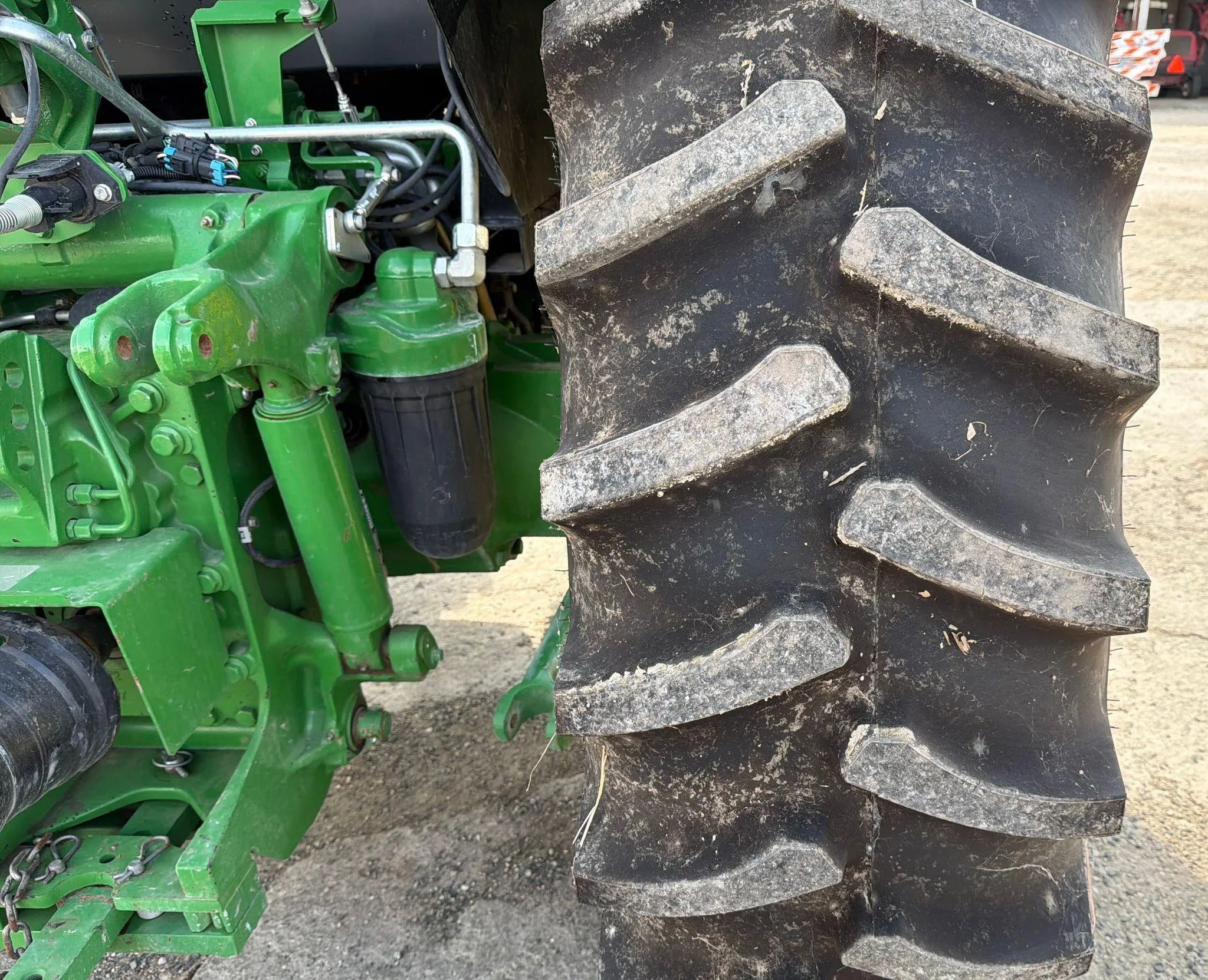 2022 John Deere 6105E MFWD