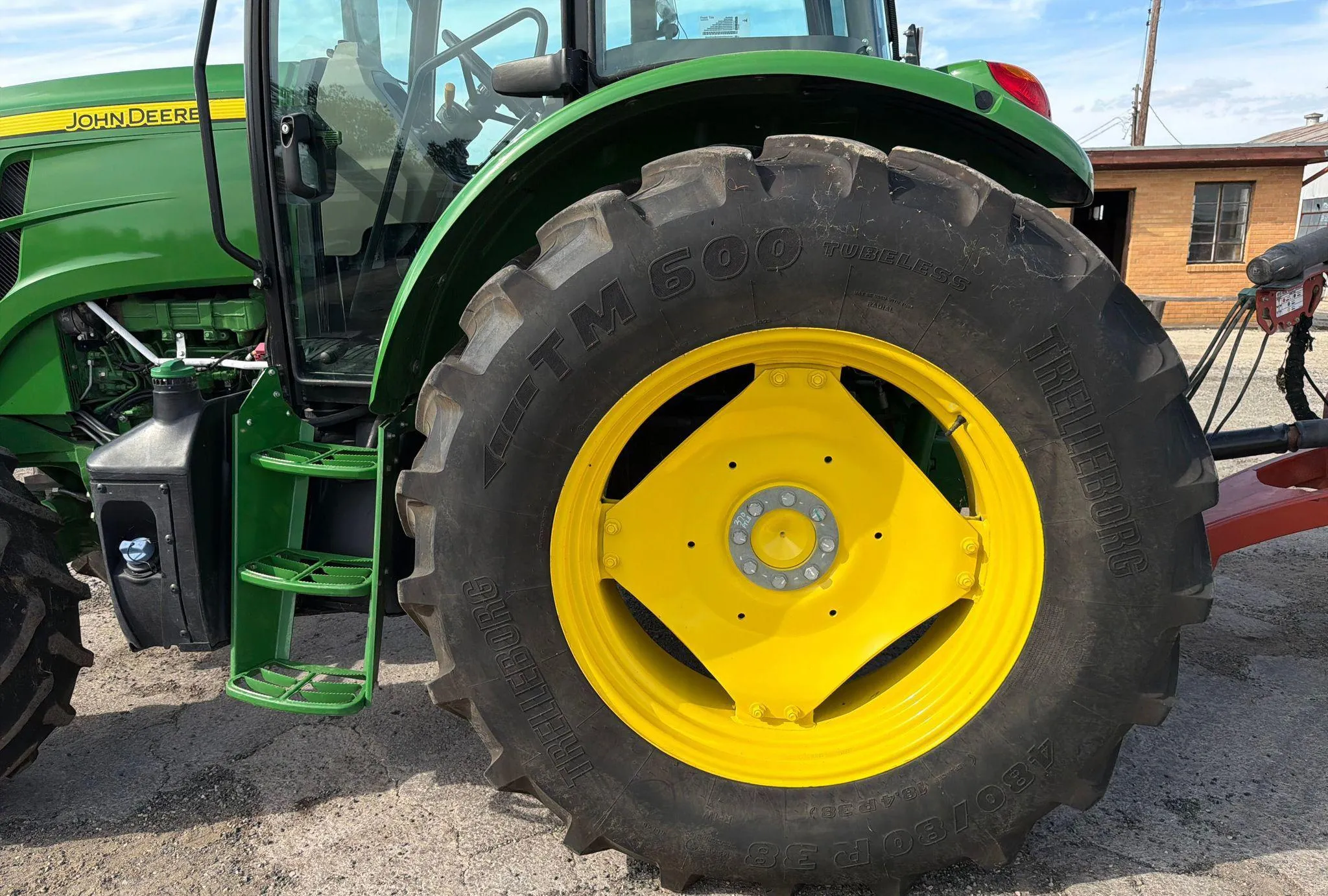 2022 John Deere 6105E MFWD