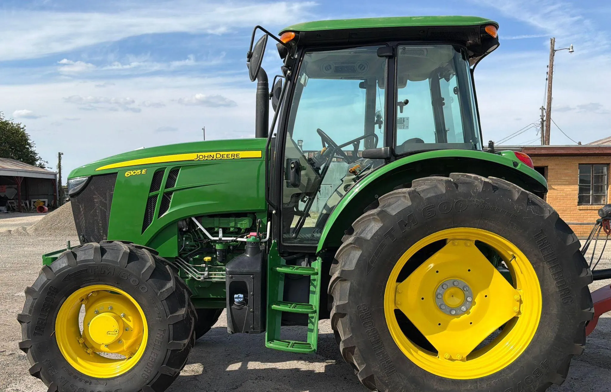 2022 John Deere 6105E MFWD