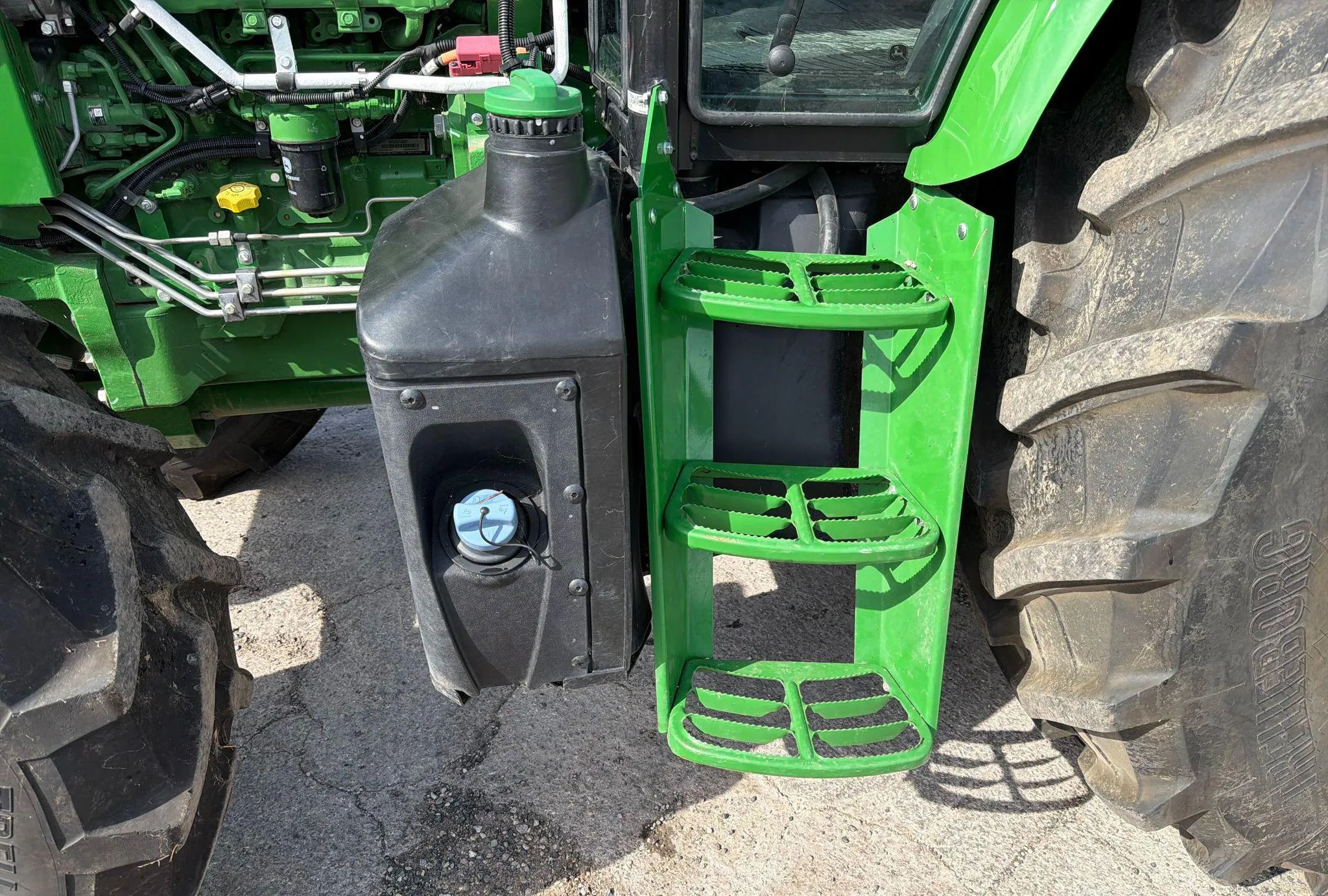 2022 John Deere 6105E MFWD