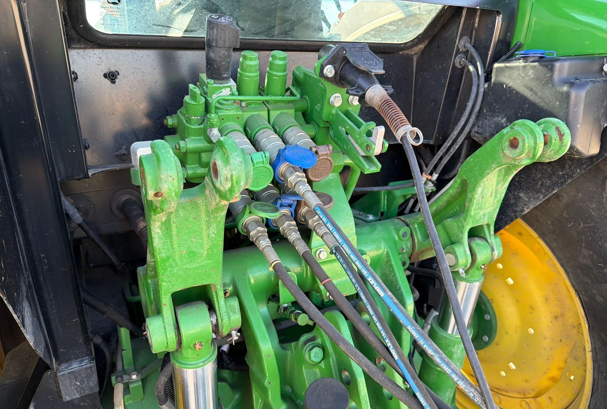 2022 John Deere 5115M MFWD